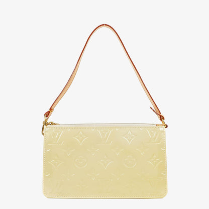 Louis Vuitton Lexington Täschchen aus Monogram Vernis in Perle