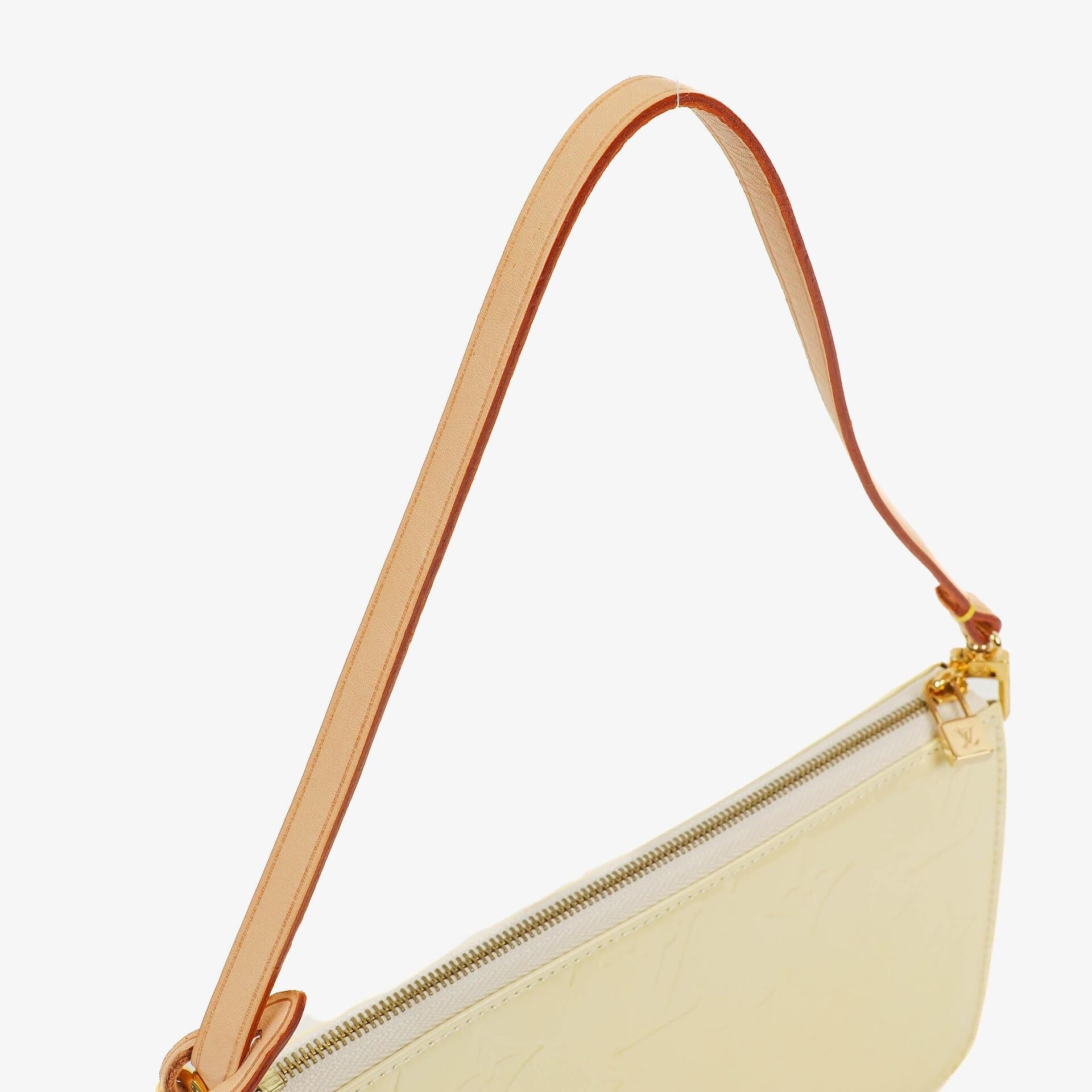 Louis Vuitton Lexington Täschchen aus Monogram Vernis in Perle