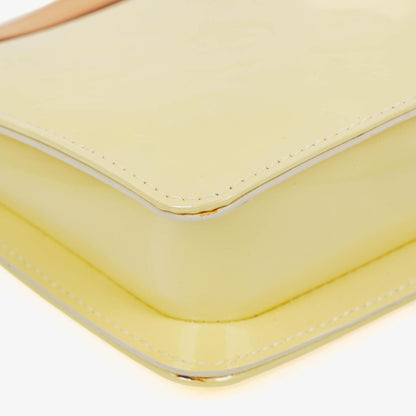 Louis Vuitton Lexington Täschchen aus Monogram Vernis in Perle