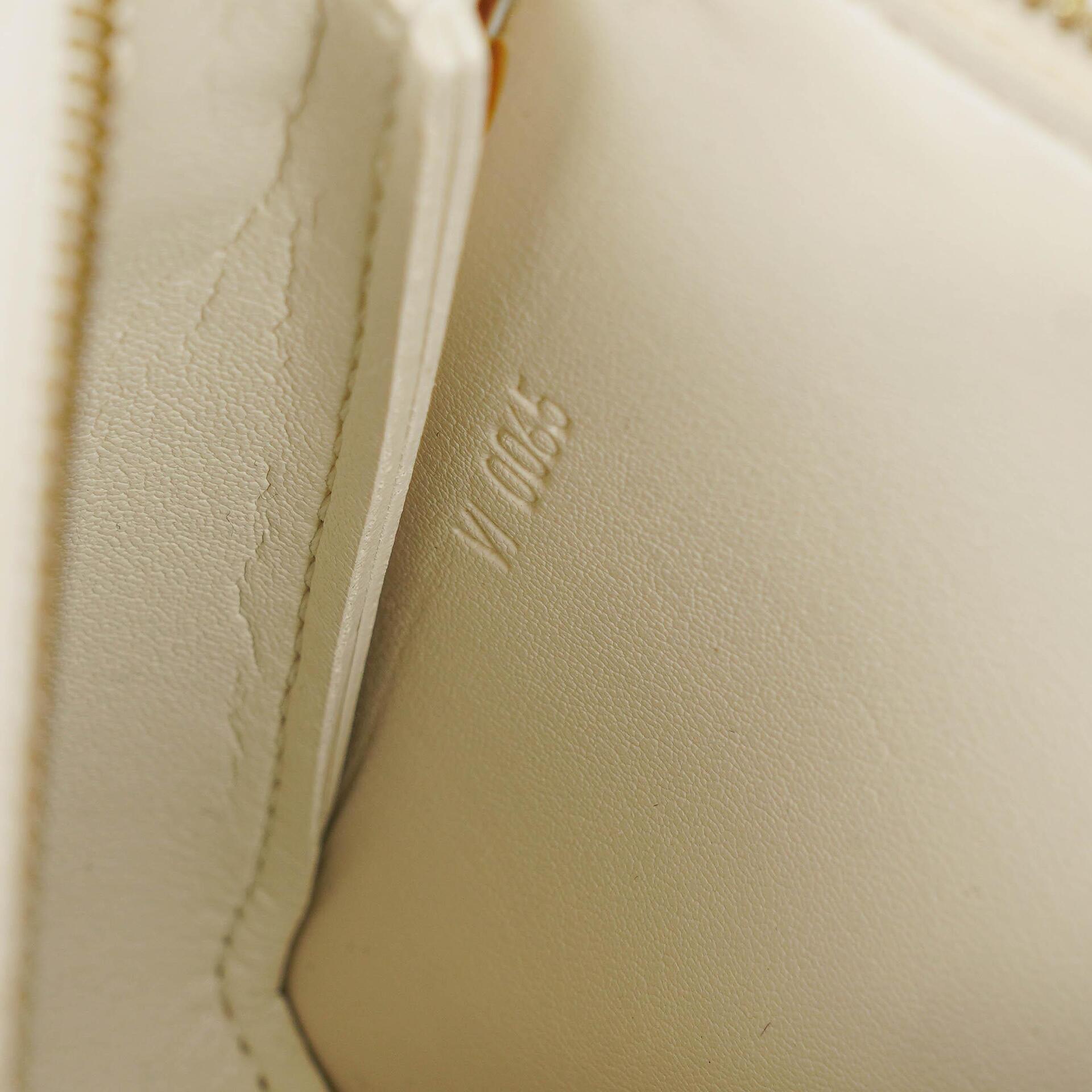 Louis Vuitton Lexington Täschchen aus Monogram Vernis in Perle