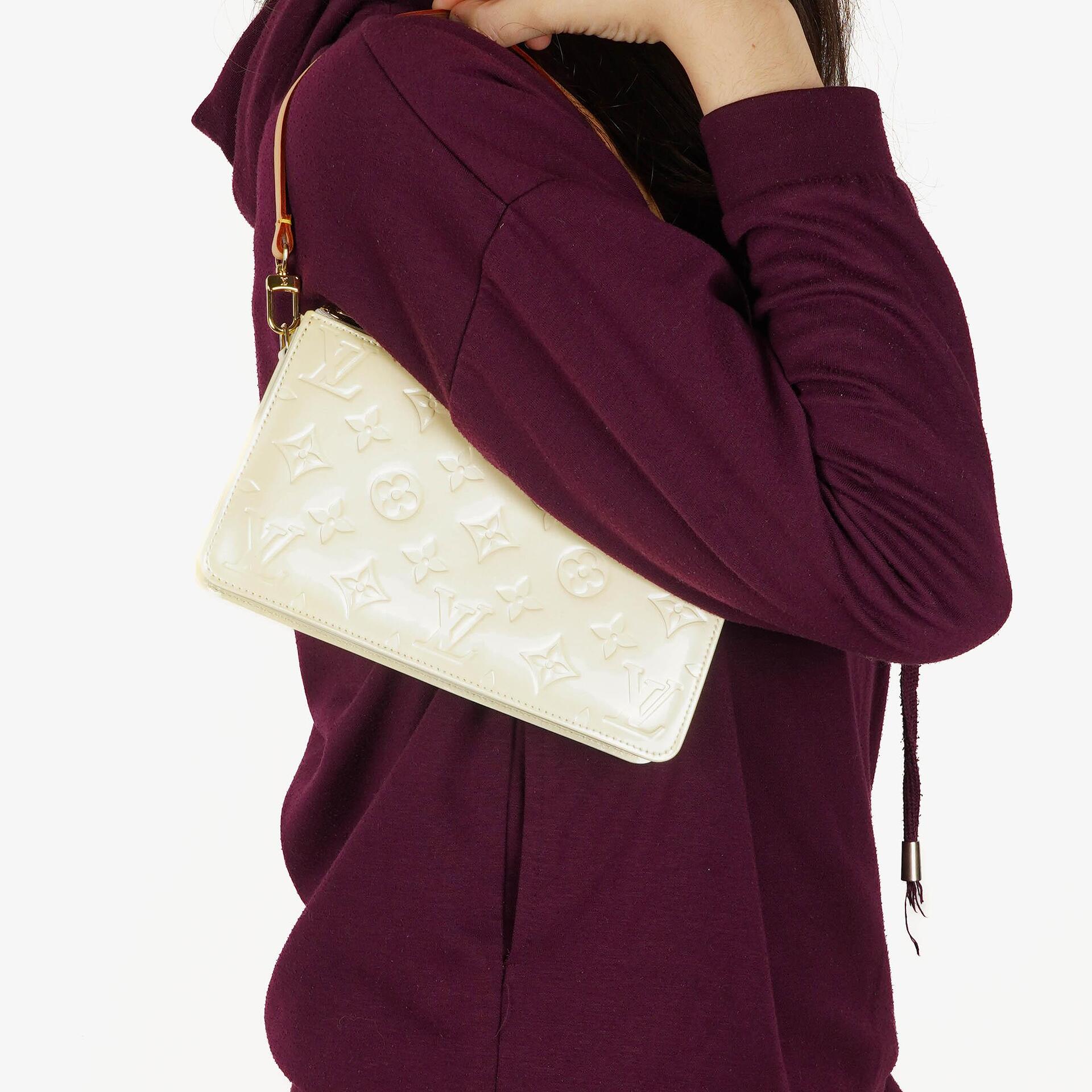 Louis Vuitton Lexington Clutch Handtasche aus Perle Monogram Vernis