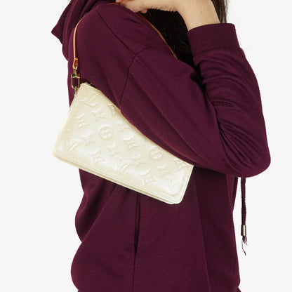 Louis Vuitton Lexington Clutch Handtasche aus Perle Monogram Vernis