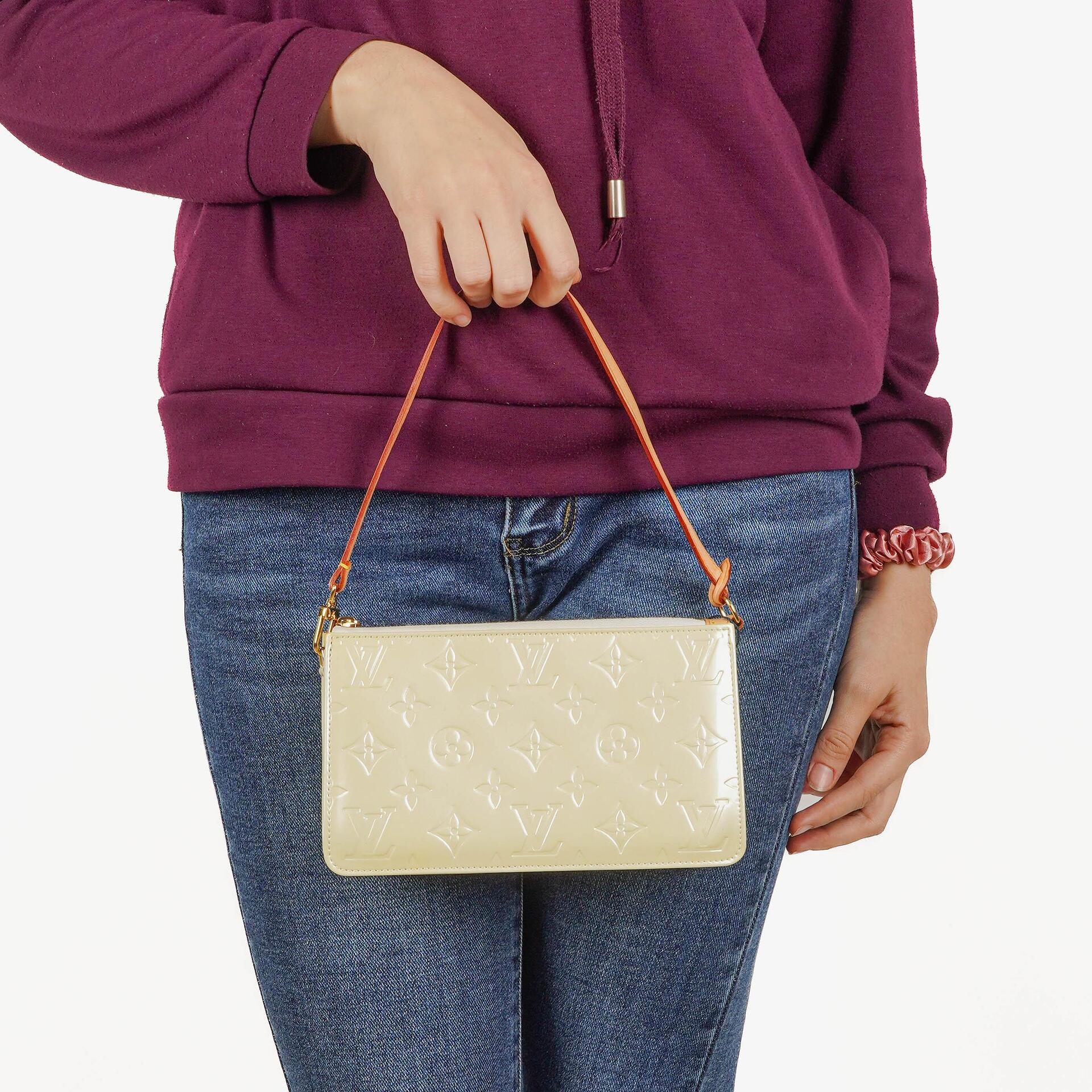 Louis Vuitton Lexington Clutch Handtasche aus Perle Monogram Vernis