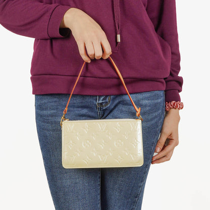 Louis Vuitton Lexington Clutch Handtasche aus Perle Monogram Vernis