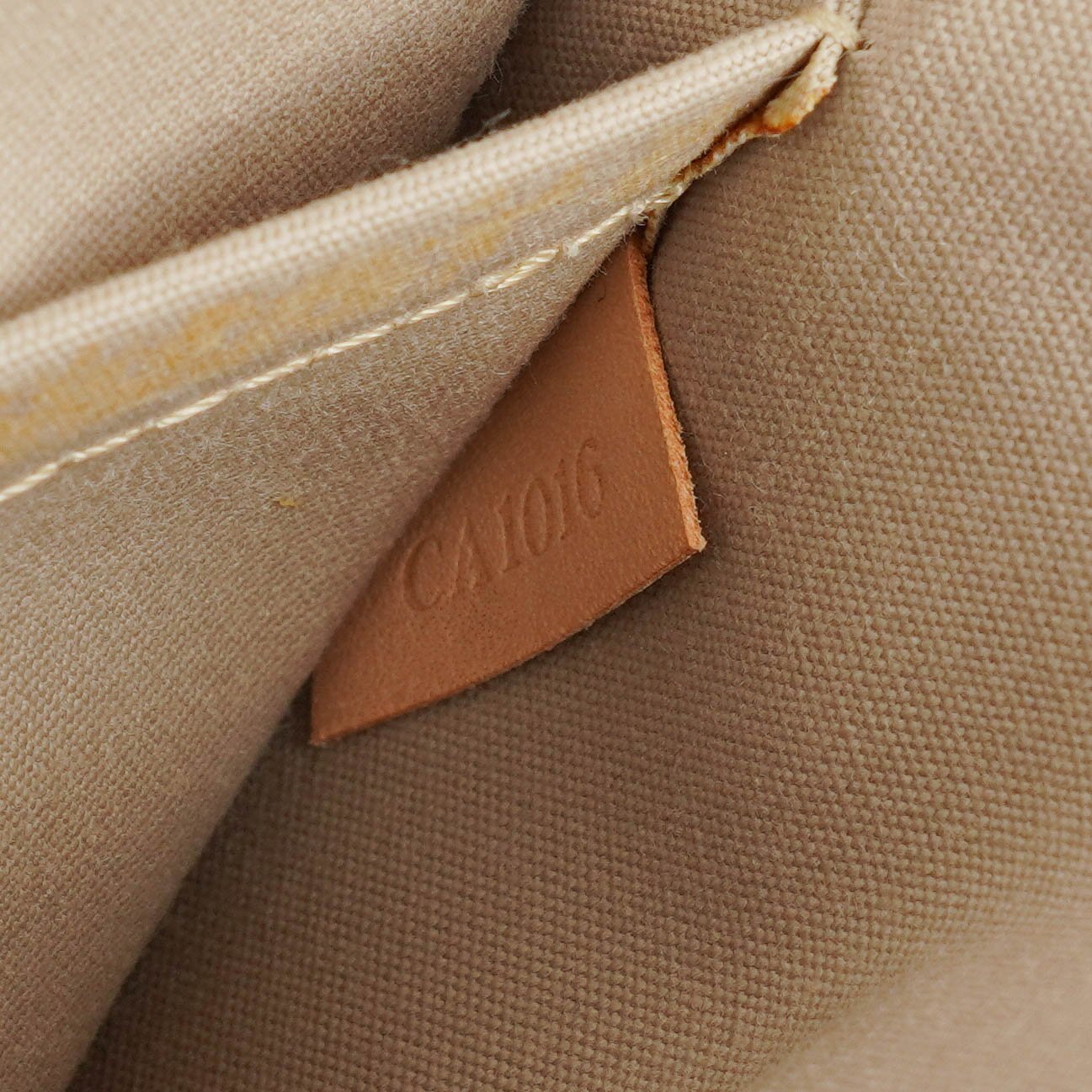 Louis Vuitton Limited Edition Miroir Pochette Tasche in Gold