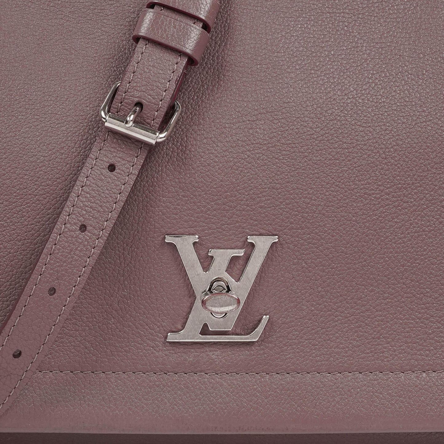 Louis Vuitton Lockme II Tasche aus Kalbsleder in Taupe Glace