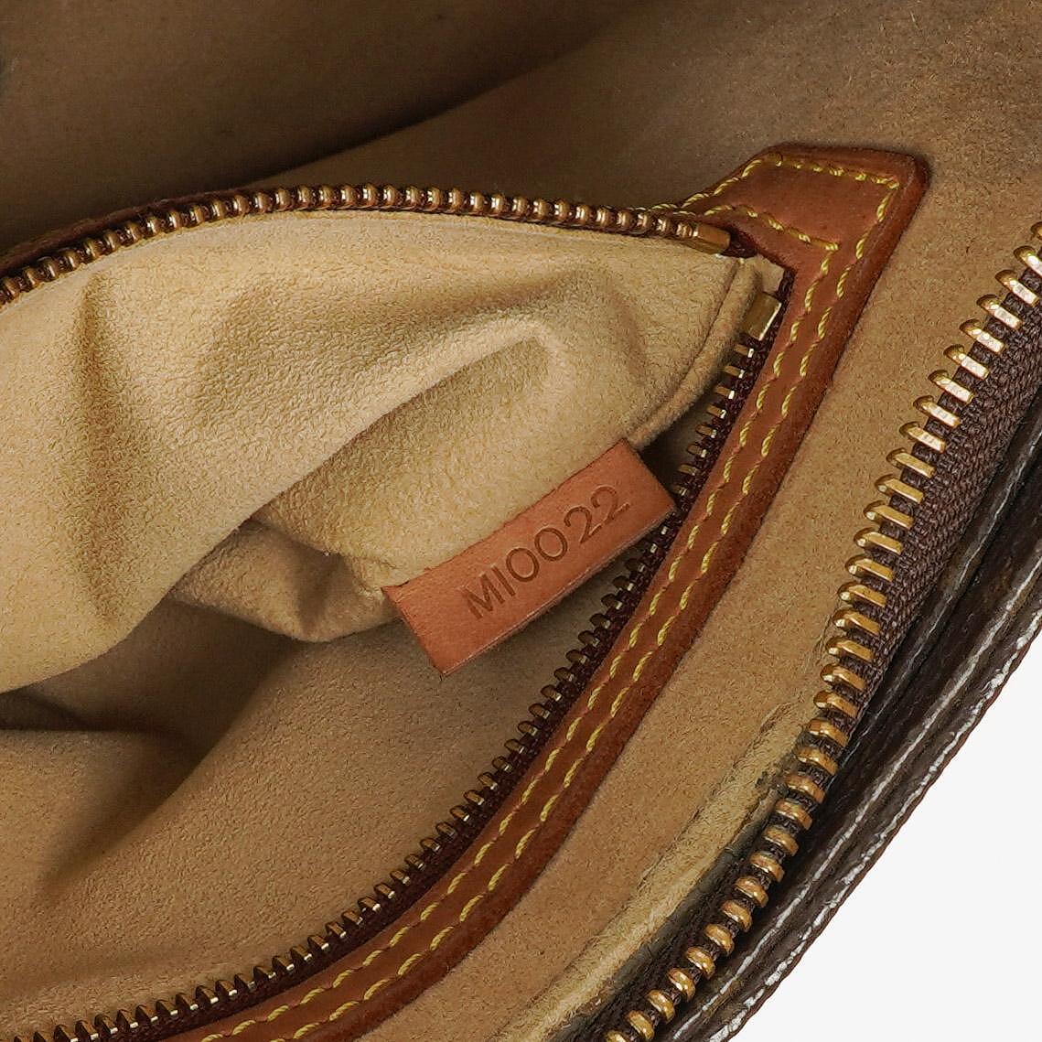 Louis Vuitton Looping MM Tasche aus Monogram Canvas