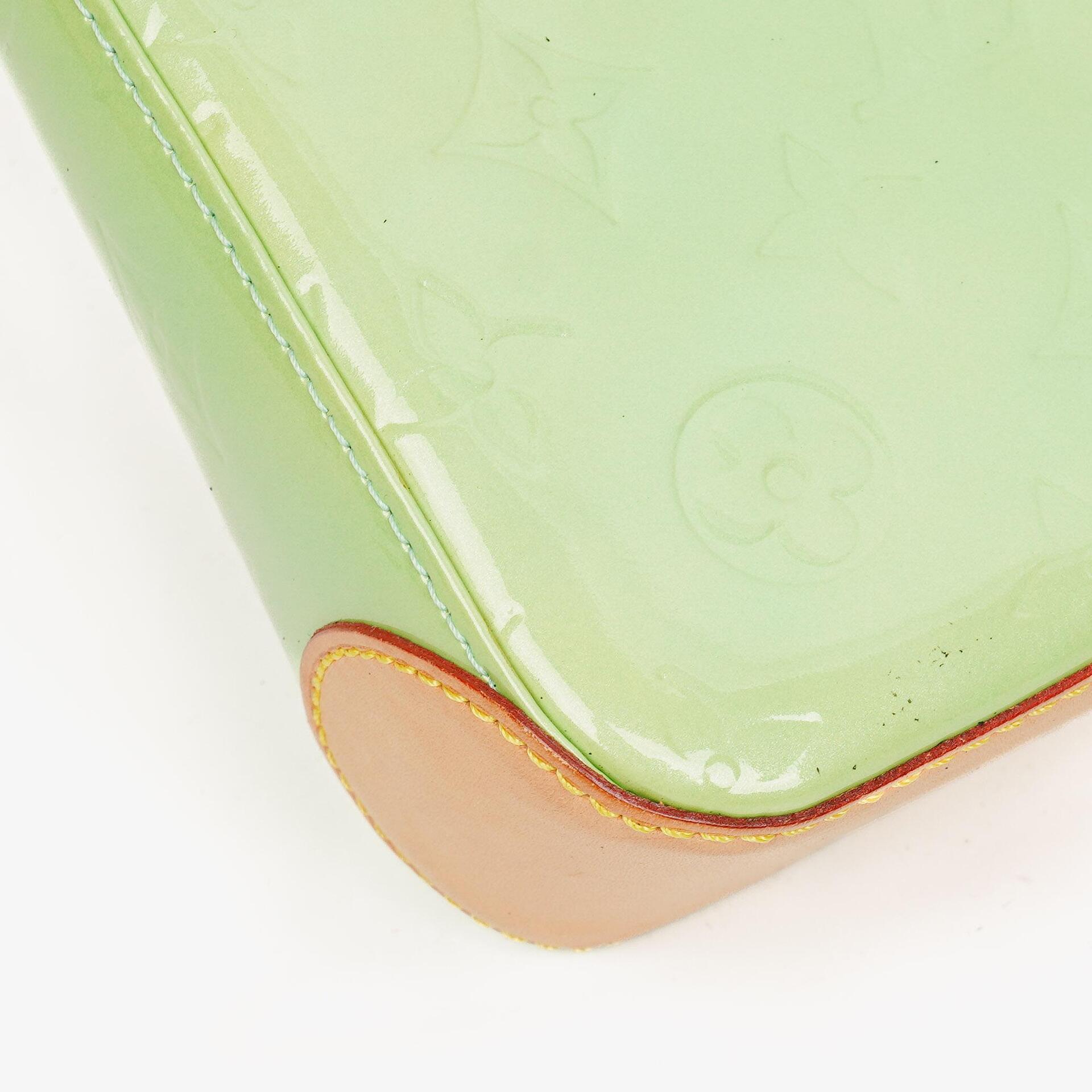 Louis Vuitton Mallory Square Schultertasche aus Monogram Vernis in Pfefferminz