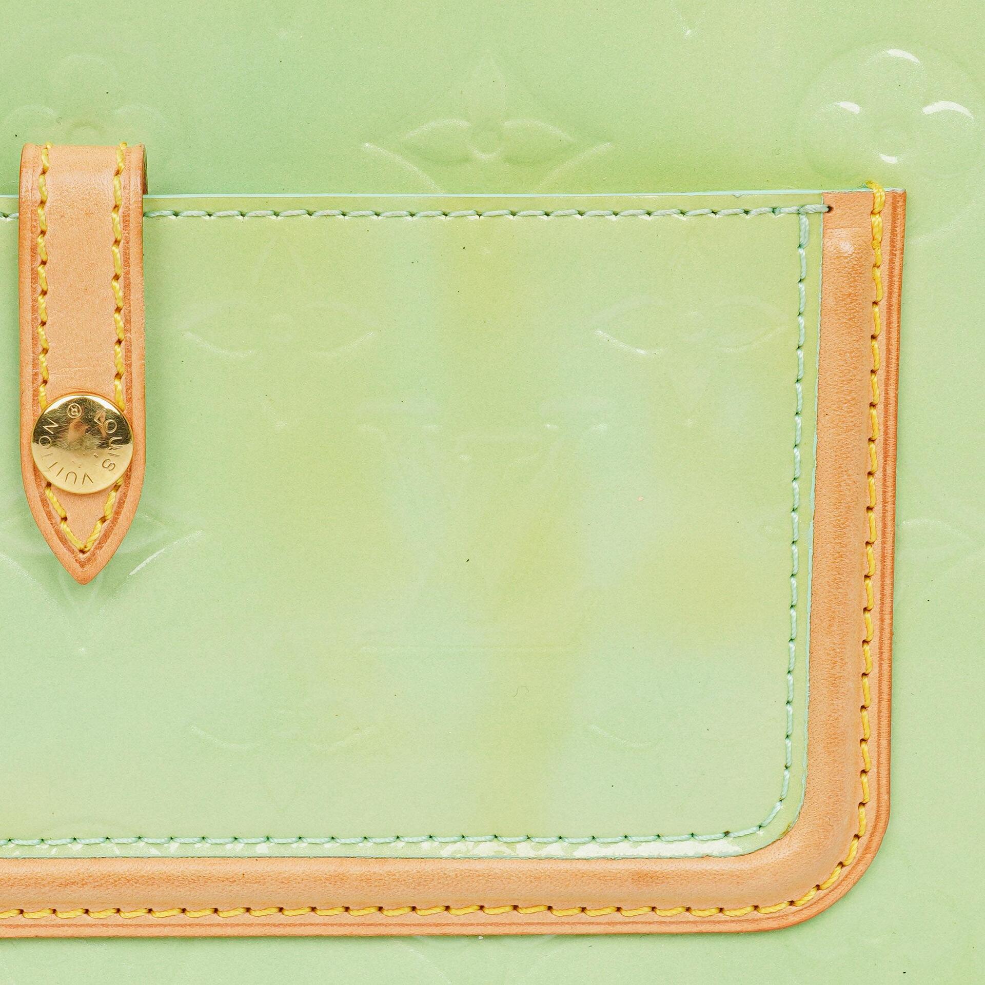 Louis Vuitton Mallory Square Schultertasche aus Monogram Vernis in Pfefferminz