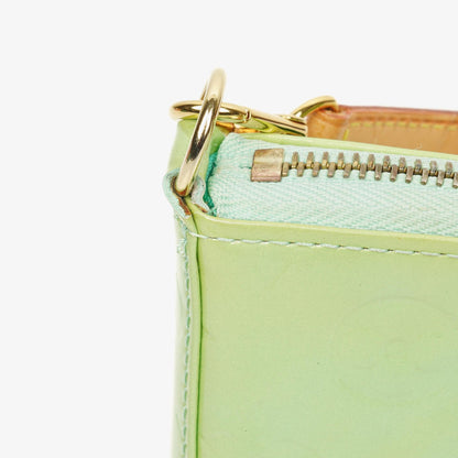 Louis Vuitton Mallory Square Schultertasche aus Monogram Vernis in Pfefferminz