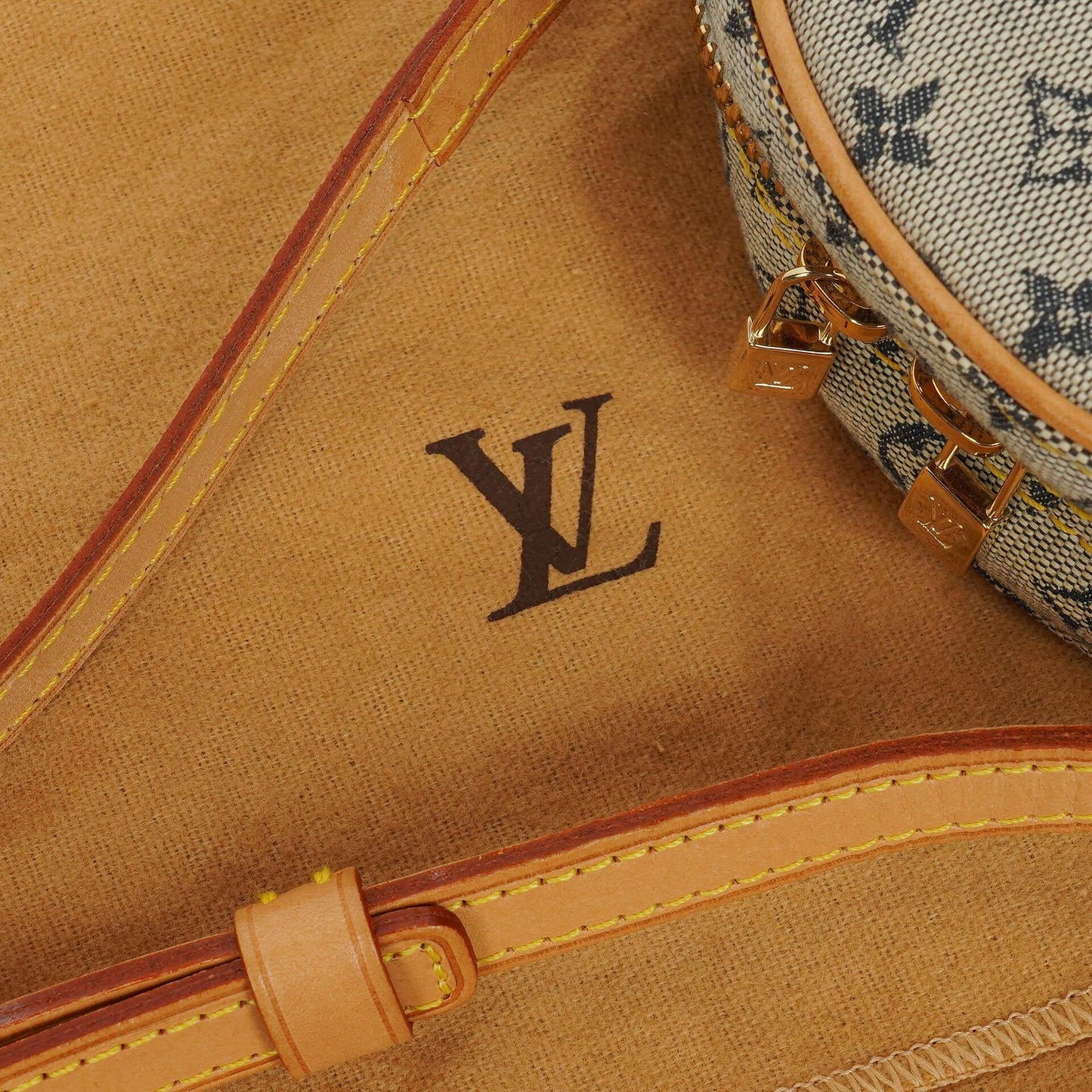 Louis Vuitton Mini Jeanne PM Schultertasche aus blauem Monogram Mini Lin