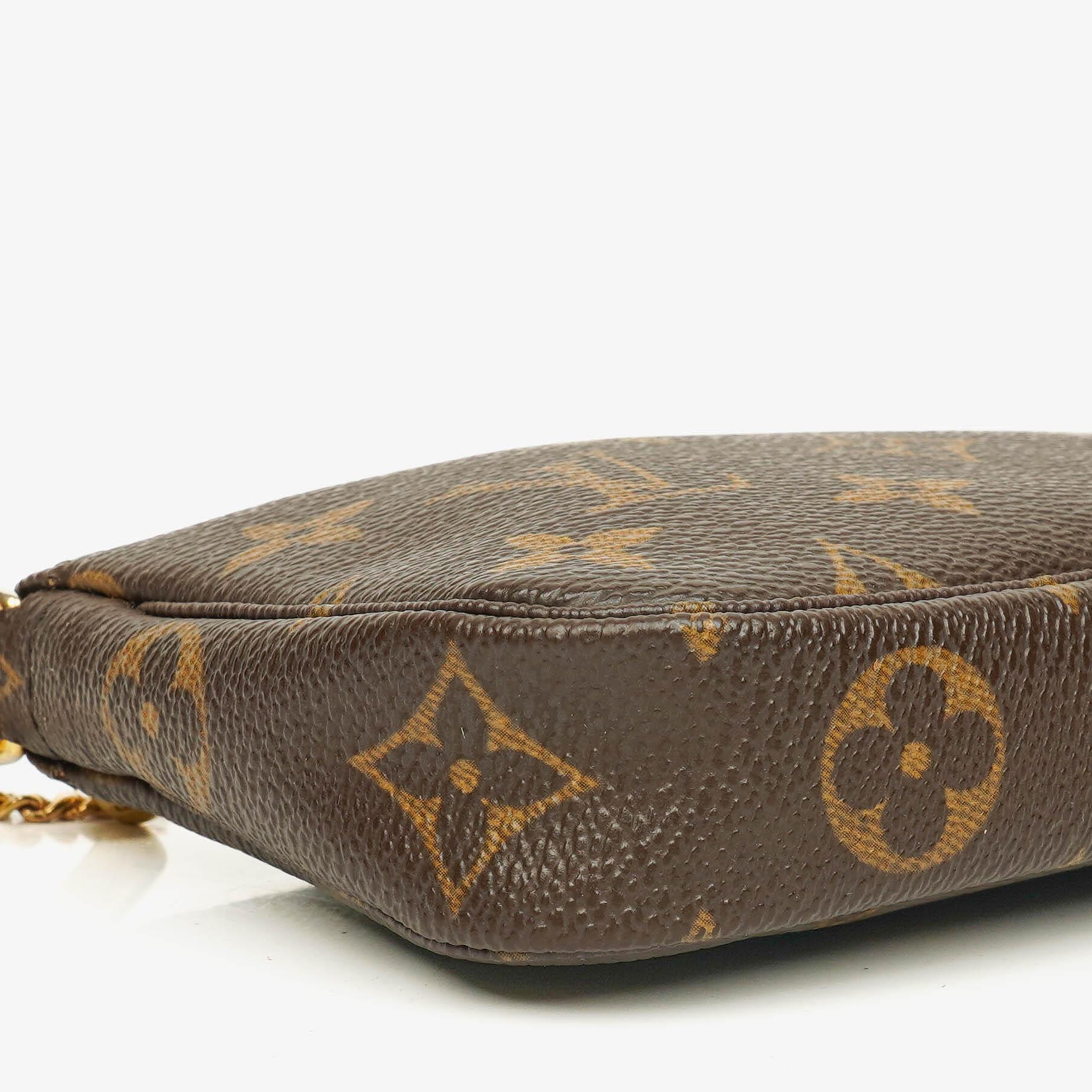 Louis Vuitton Mini Pochette Accessoires Clutch-Handtasche aus Monogram Canvas
