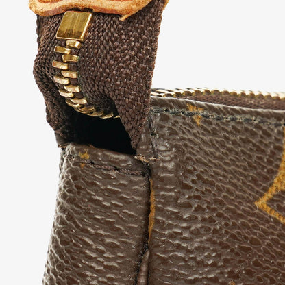 Louis Vuitton Mini Pochette Accessoires Clutch-Handtasche aus Monogram Canvas