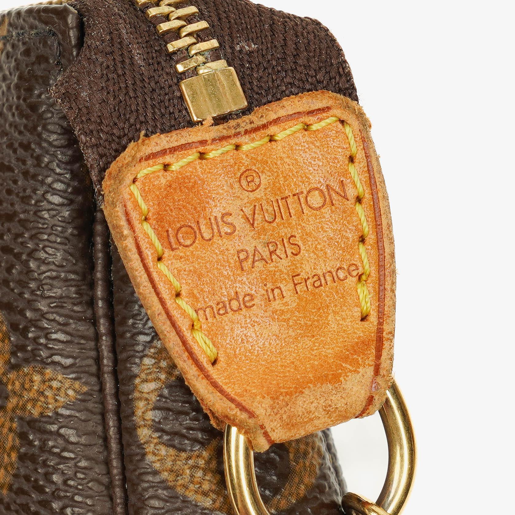Louis Vuitton Mini Pochette Accessoires Clutch-Handtasche aus Monogram Canvas