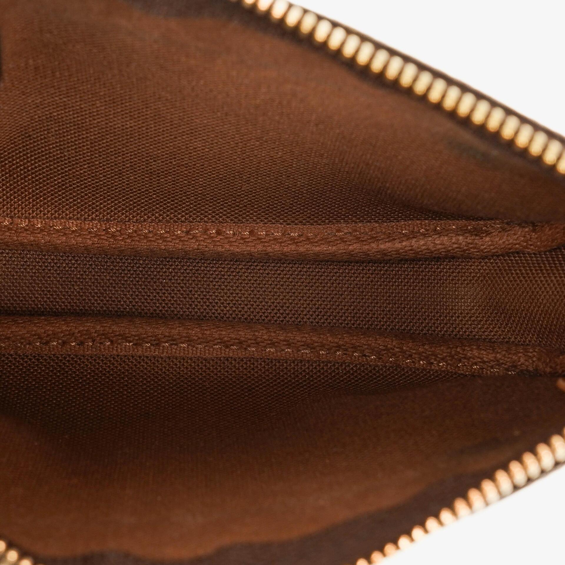 Louis Vuitton Mini Pochette Accessoires Clutch-Handtasche aus Monogram Canvas