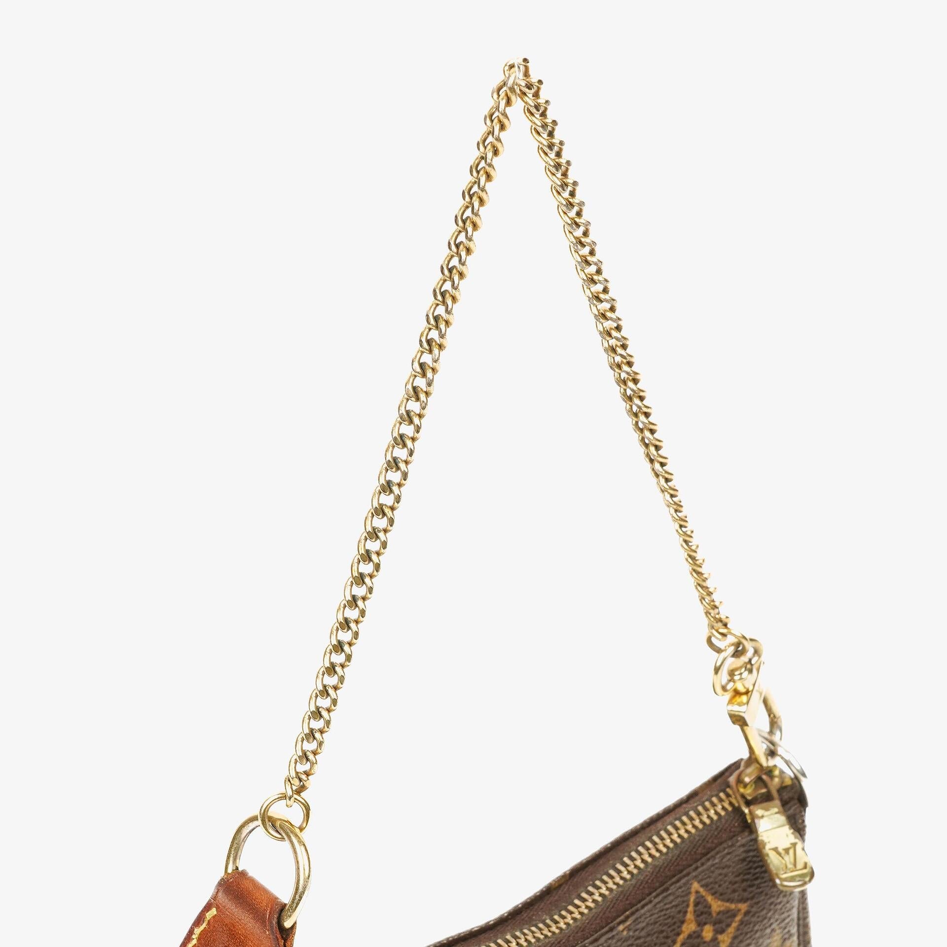 Louis Vuitton Mini Pochette Accessoires aus Monogram Canvas