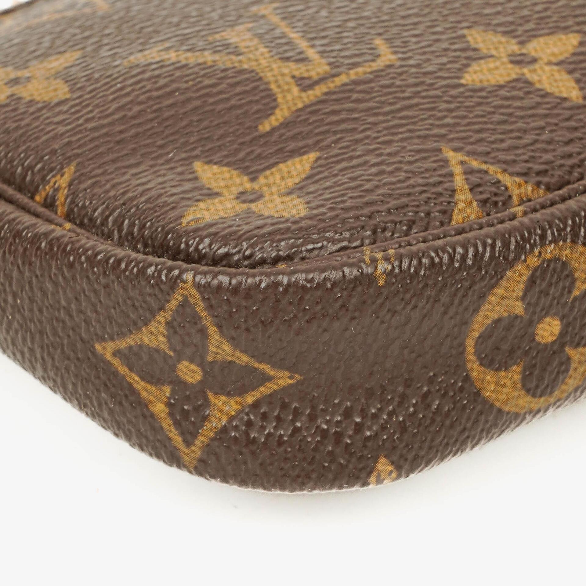 Louis Vuitton Mini Pochette Accessoires aus Monogram Canvas