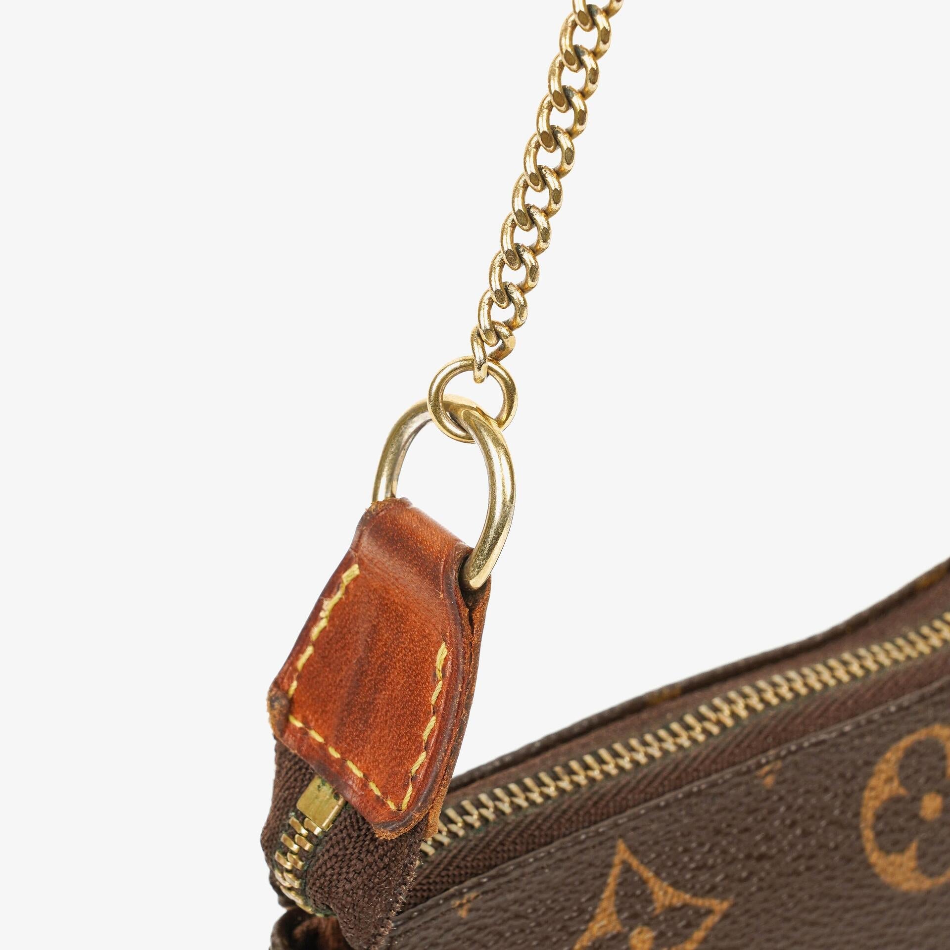 Louis Vuitton Mini Pochette Accessoires aus Monogram Canvas
