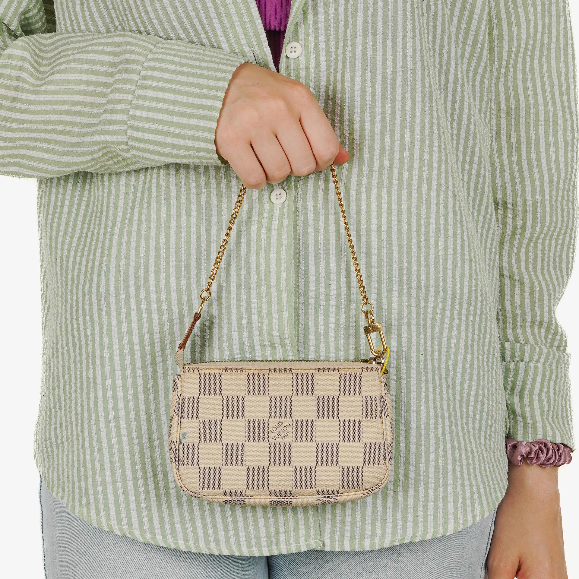 Louis Vuitton Mini Pochette aus Damier Azur Canvas