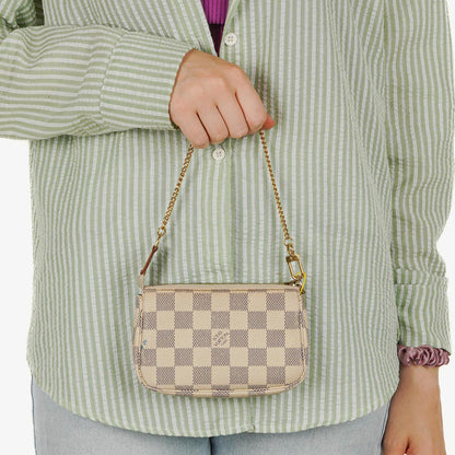 Louis Vuitton Mini Pochette aus Damier Azur Canvas