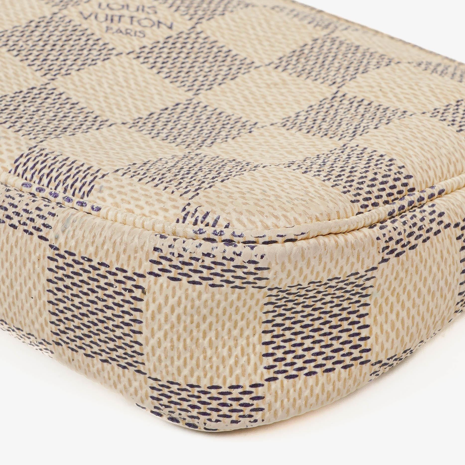 Louis Vuitton Mini Pochette aus Damier Azur Canvas