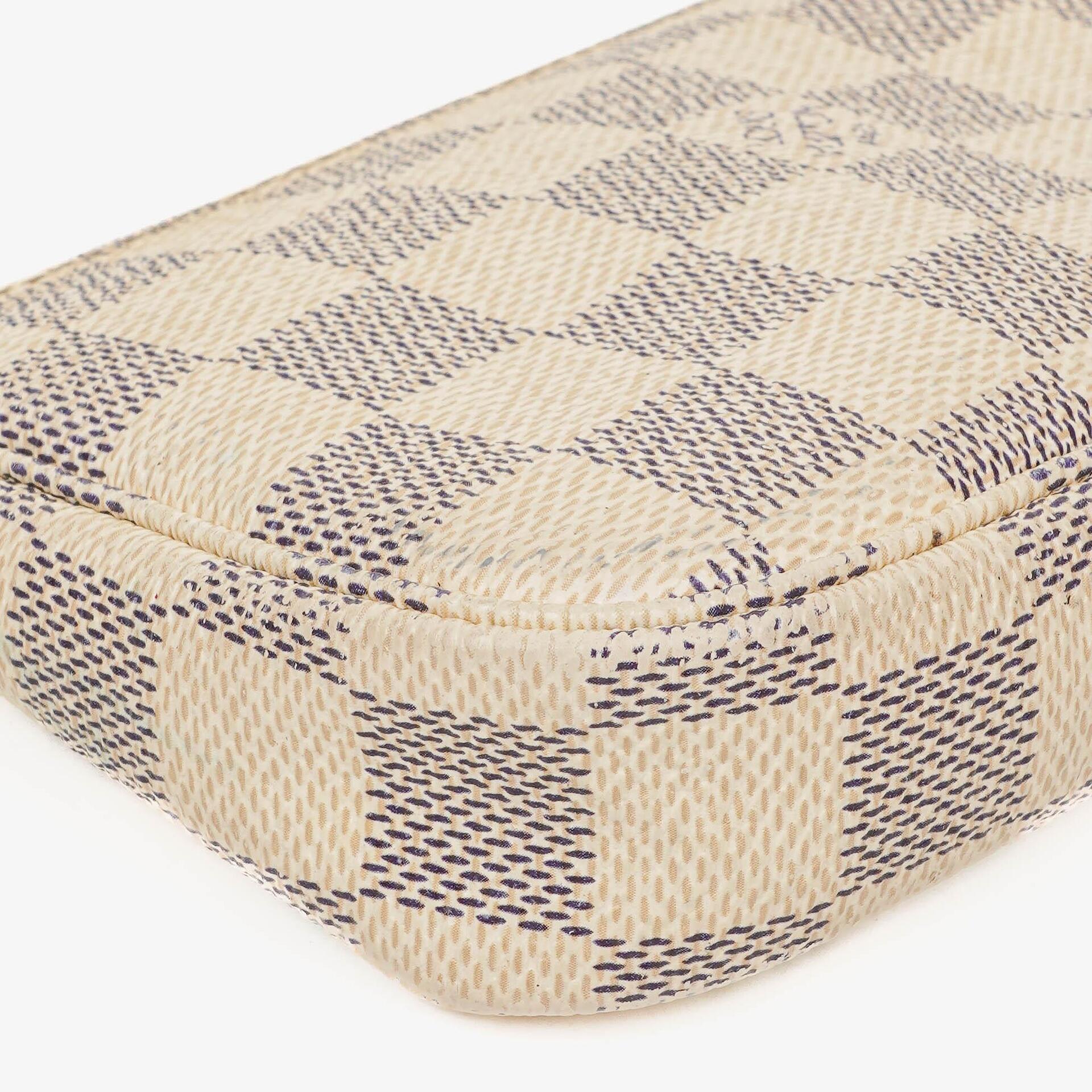 Louis Vuitton Mini Pochette aus Damier Azur Canvas