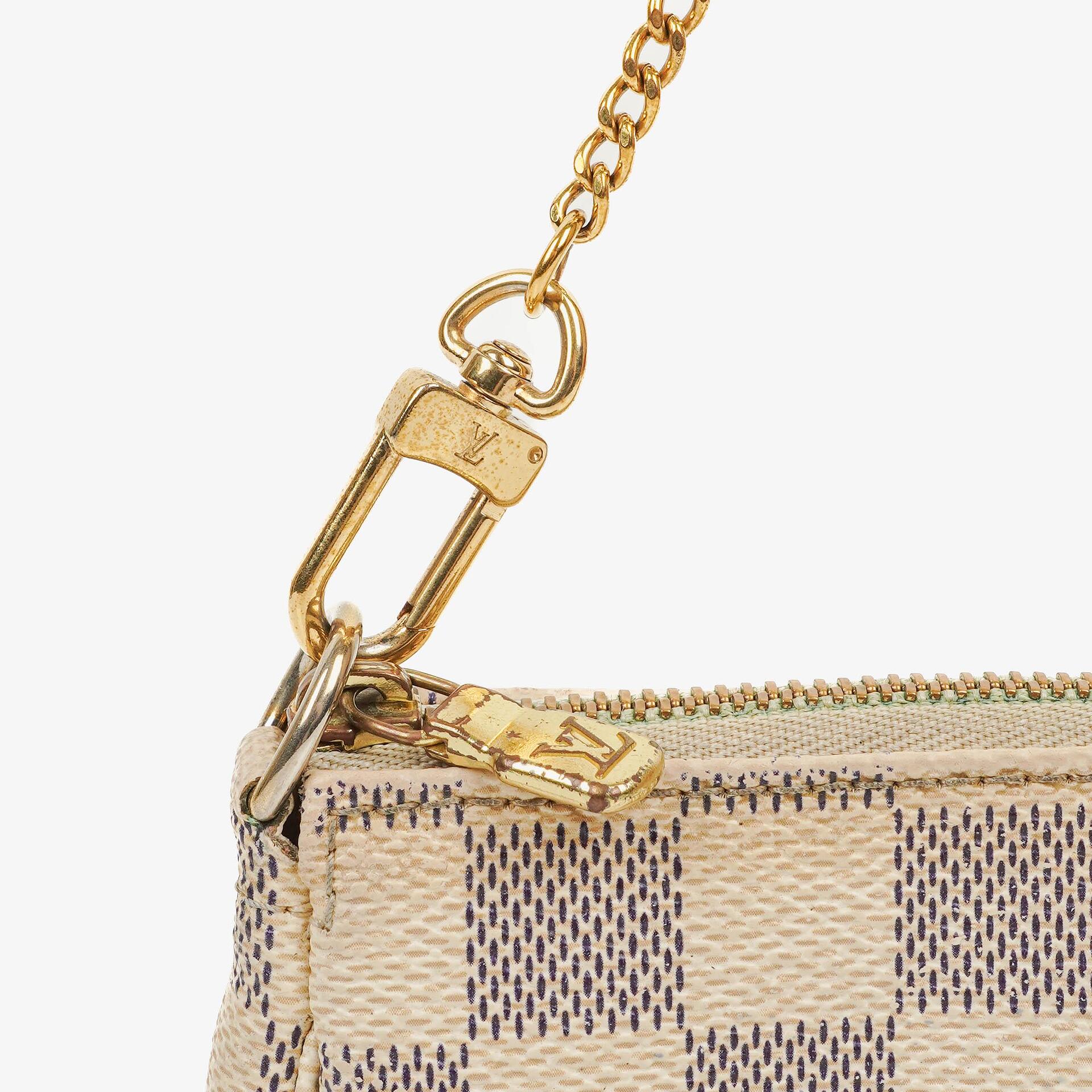 Louis Vuitton Mini Pochette aus Damier Azur Canvas