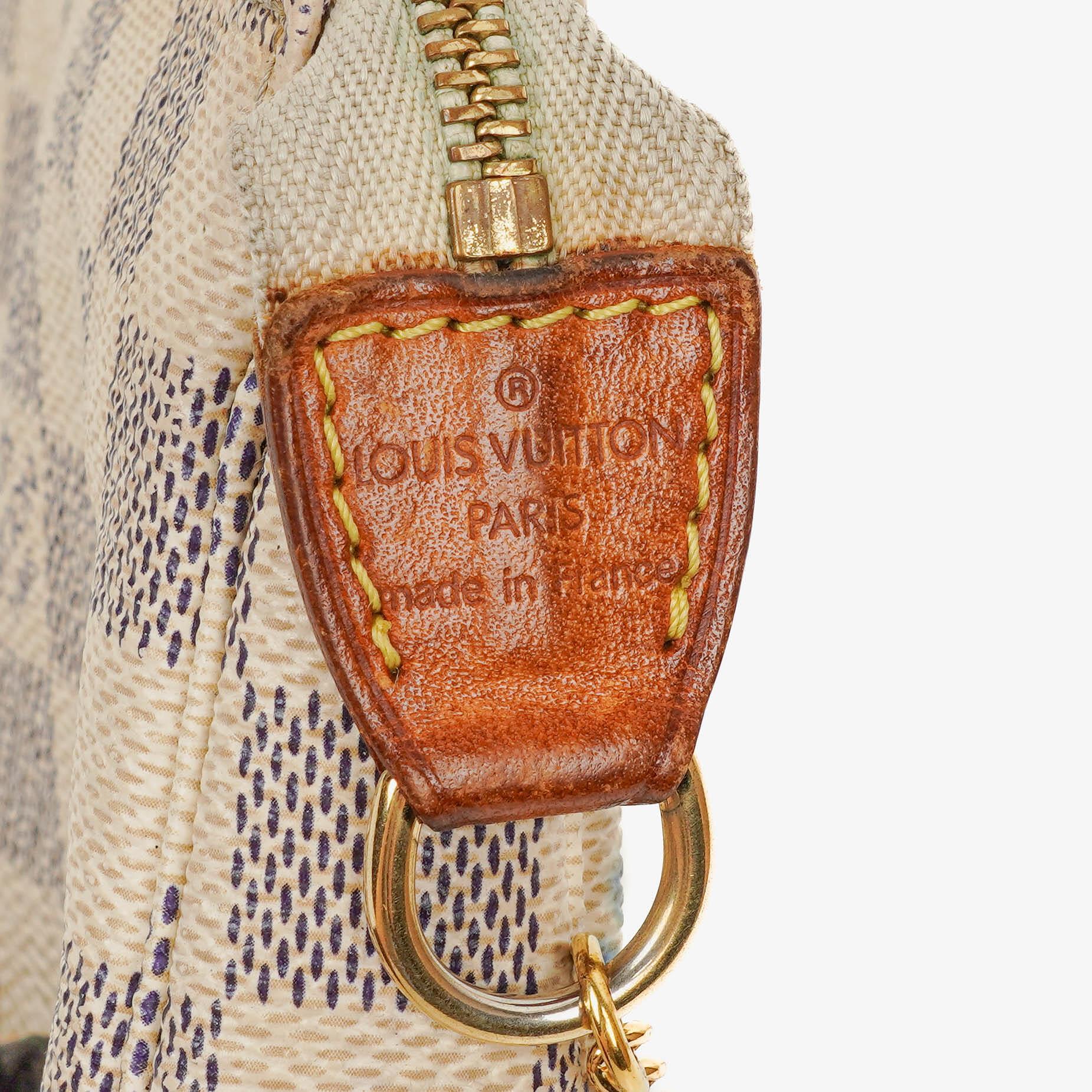 Louis Vuitton Mini Pochette aus Damier Azur Canvas