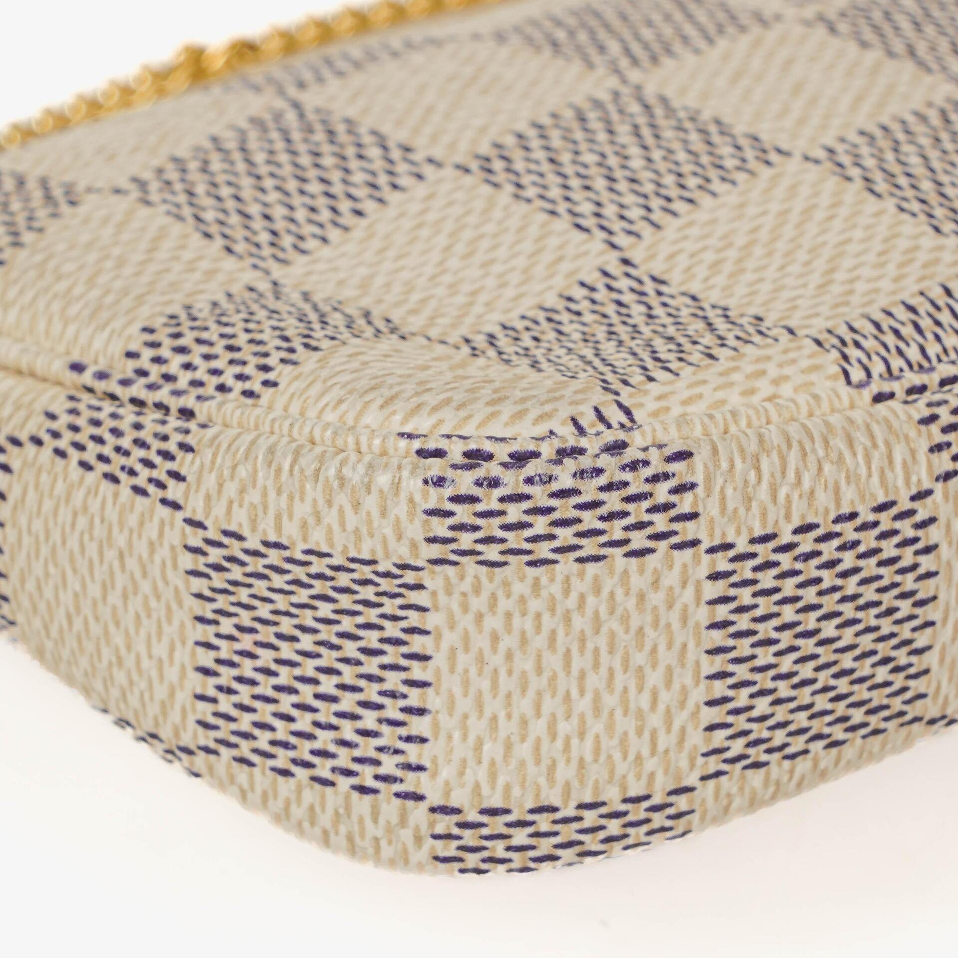 Louis Vuitton Mini Pochette aus Damier Azur Canvas