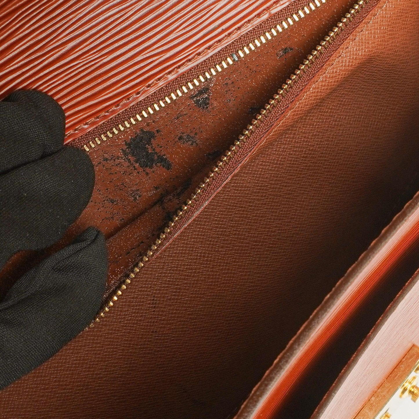 Louis Vuitton Monceau Handtasche aus braunem Epi Leder