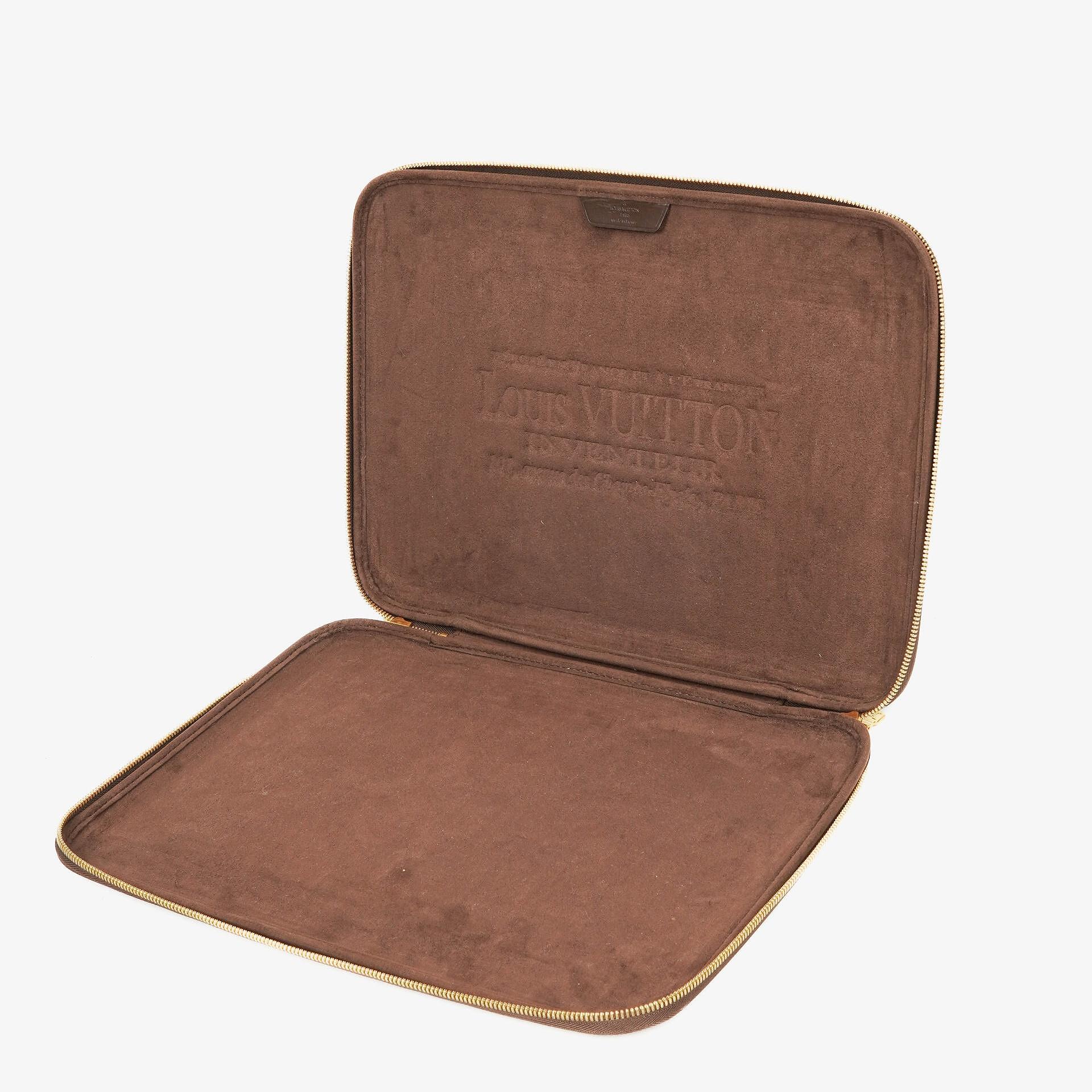 Louis Vuitton 13" Laptop Sleeve aus Monogramm Canvas