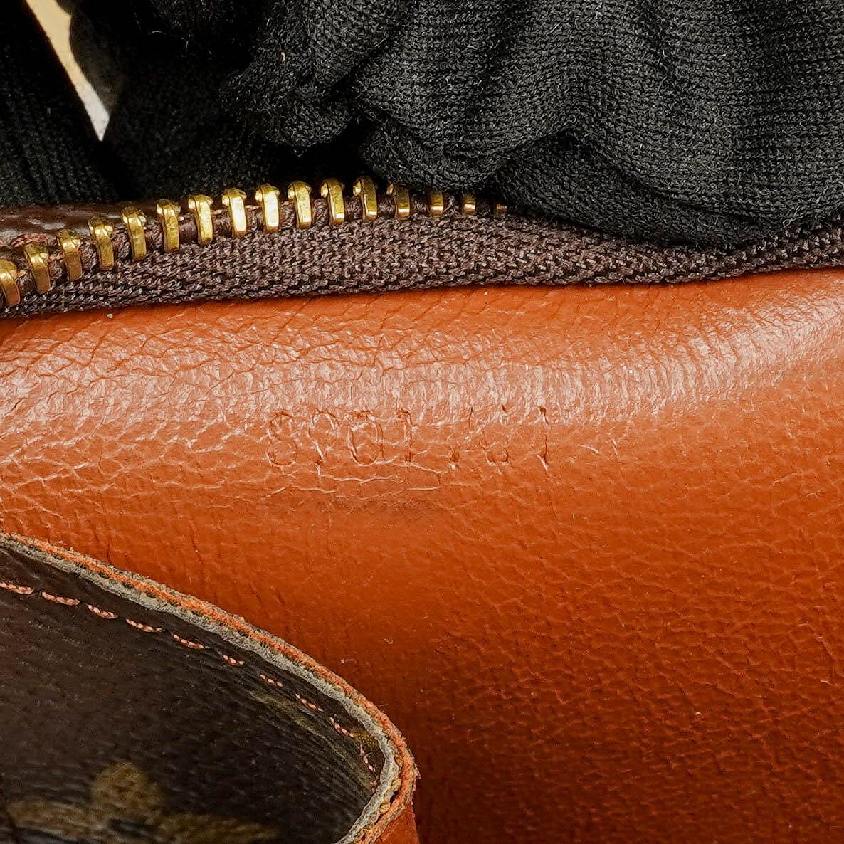 Louis Vuitton 26 Kulturtasche aus Monogram Canvas