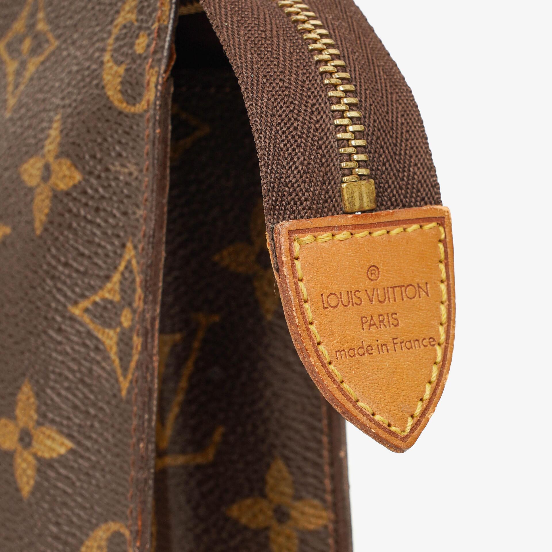 Louis Vuitton Monogram Canvas 26 Kulturtasche
