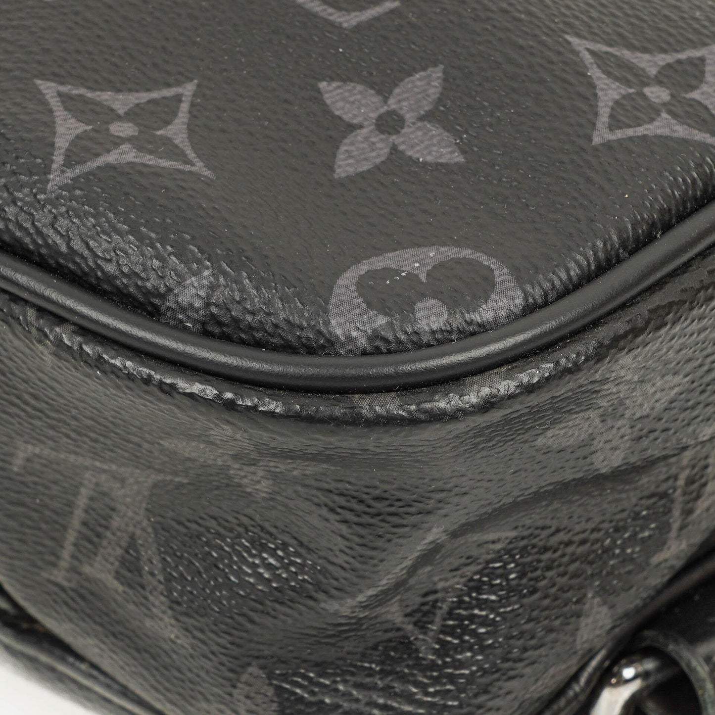 Louis Vuitton Explorer Bauchtasche aus Monogram Eclipse