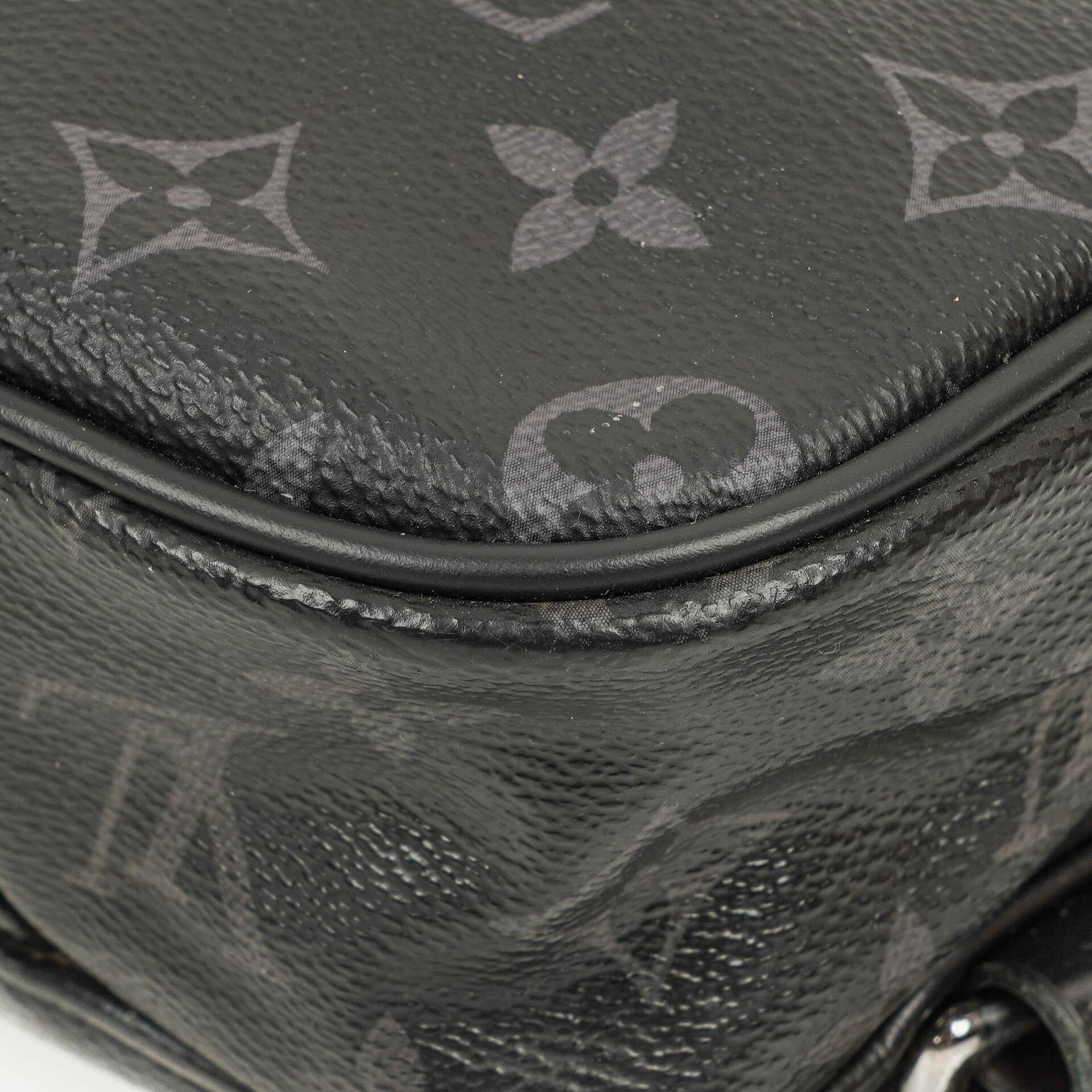 Louis Vuitton Explorer Bauchtasche aus Monogram Eclipse