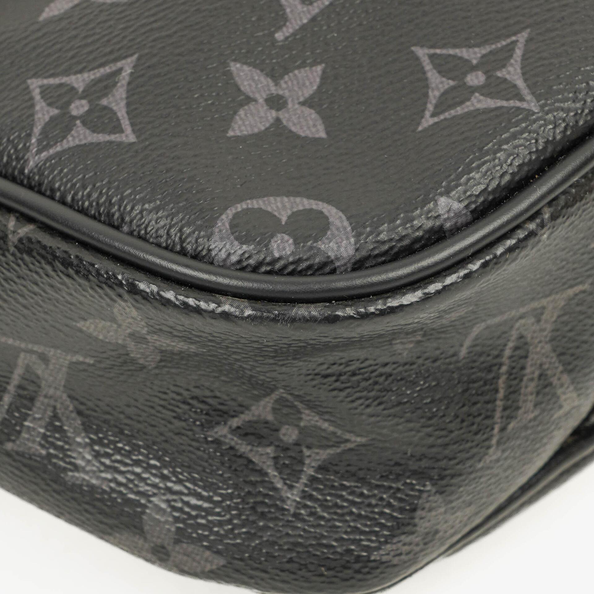 Louis Vuitton Explorer Bauchtasche aus Monogram Eclipse