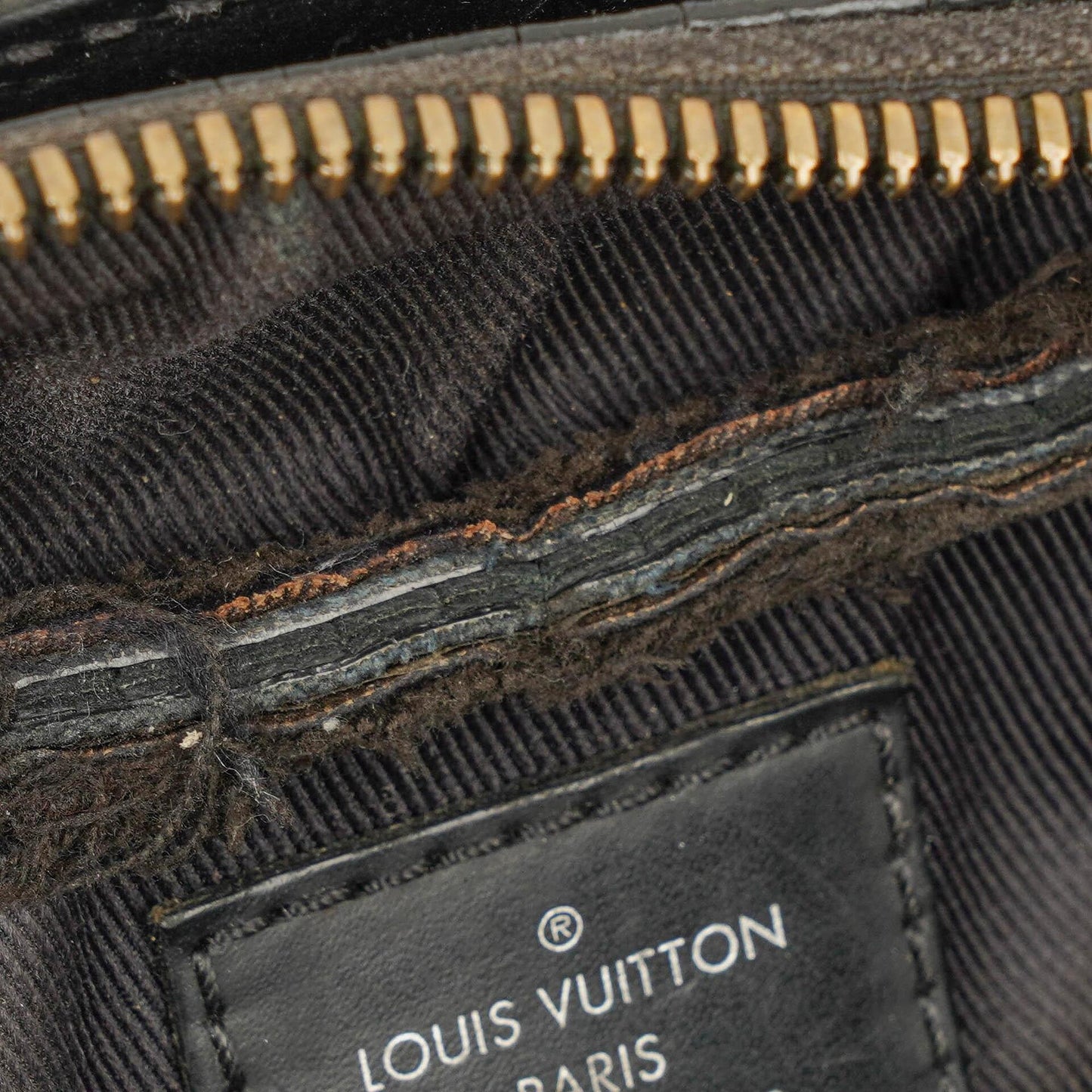 Louis Vuitton Explorer Bauchtasche aus Monogram Eclipse