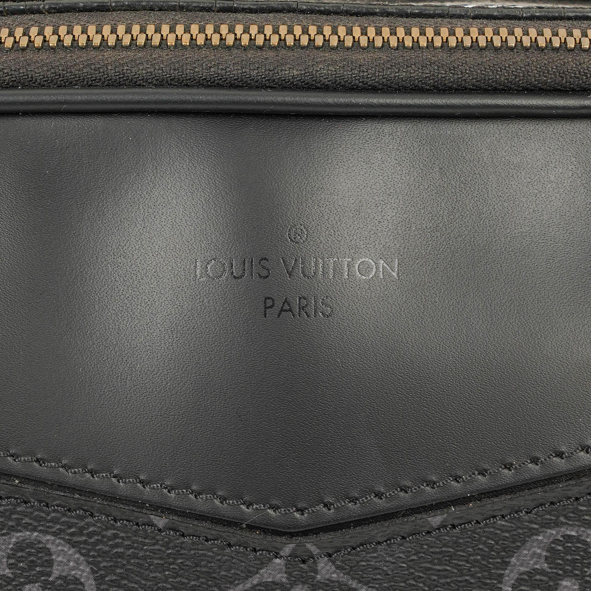 Louis Vuitton Explorer Bauchtasche aus Monogram Eclipse