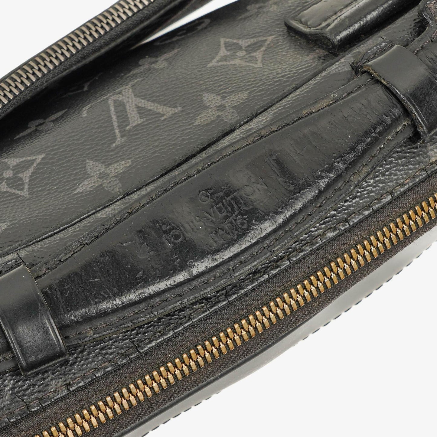Louis Vuitton Explorer Bauchtasche aus Monogram Eclipse