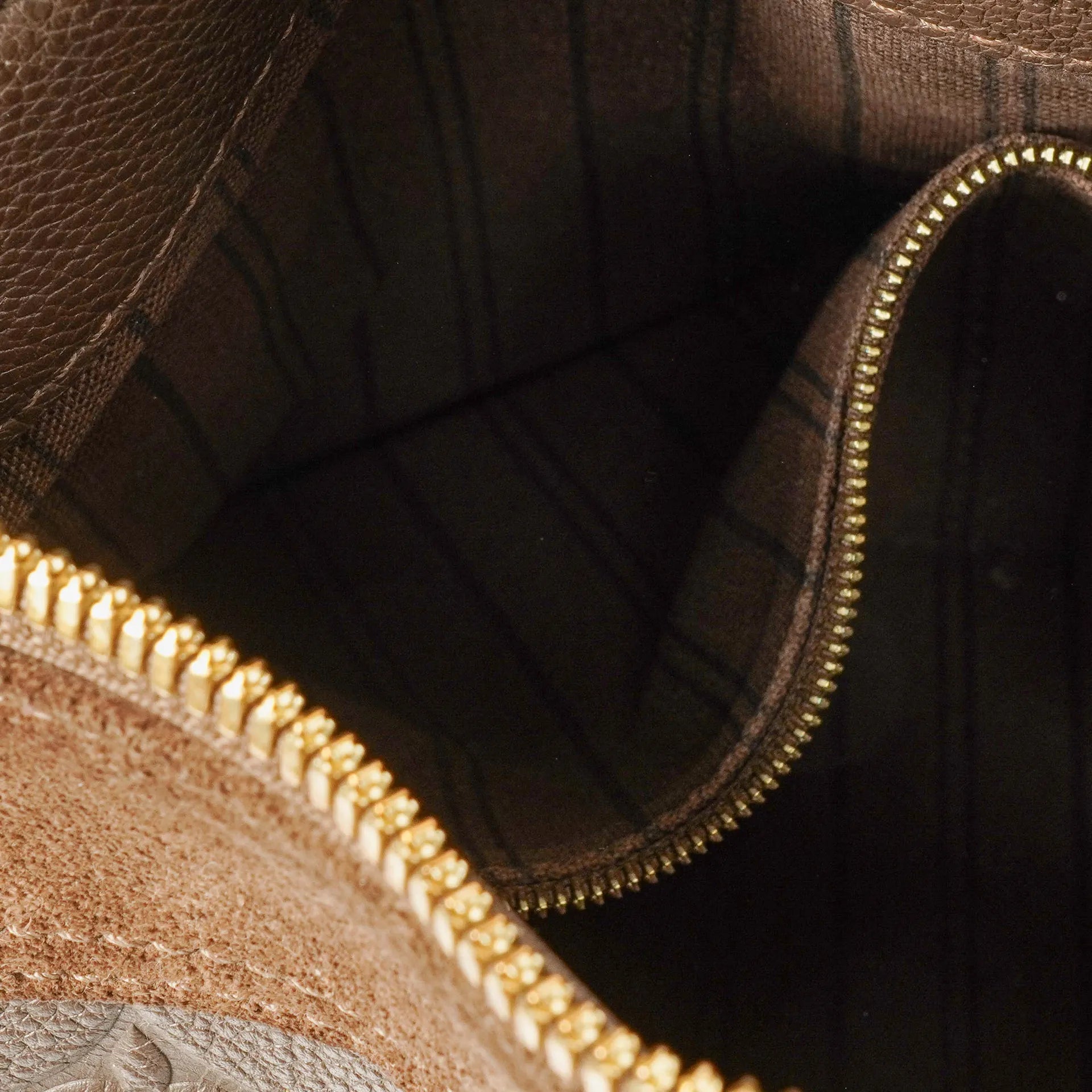 Louis Vuitton Audacieuse PM Tasche aus Monogram Ombre Empreinte