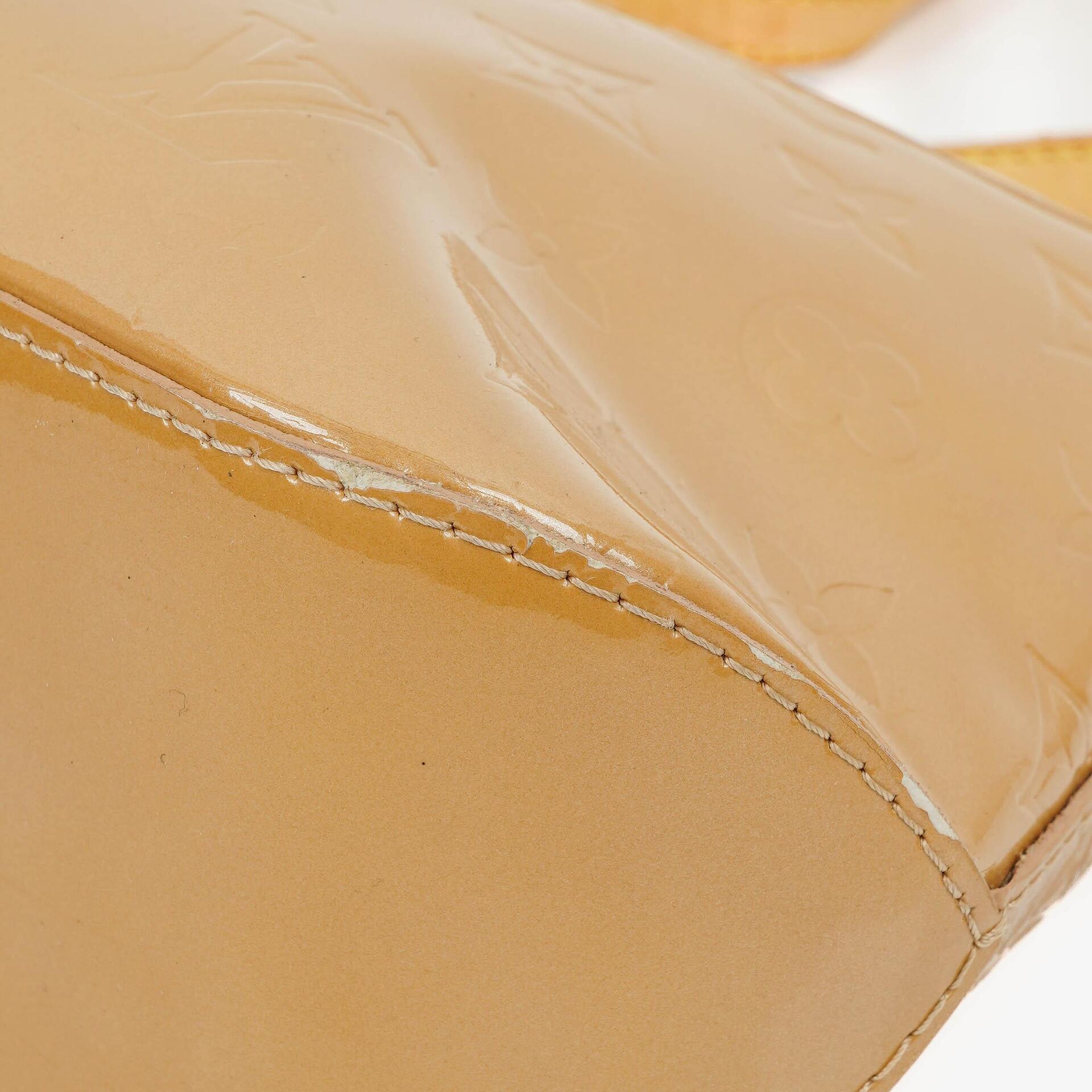 Louis Vuitton Minna Street Crossbody Tasche aus Monogram Vernis in Noisette, 2005