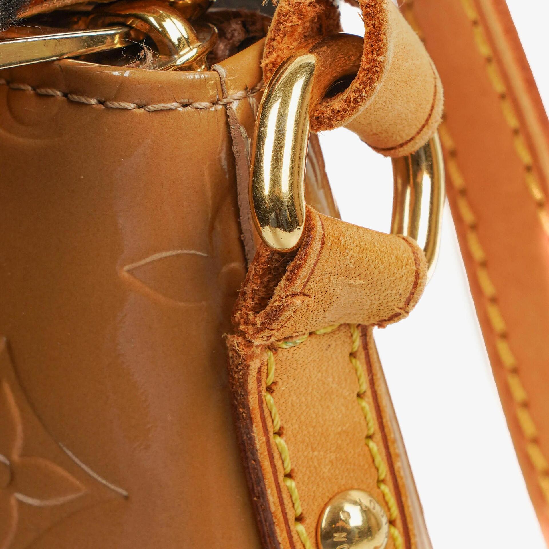 Louis Vuitton Minna Street Crossbody Tasche aus Monogram Vernis in Noisette, 2005