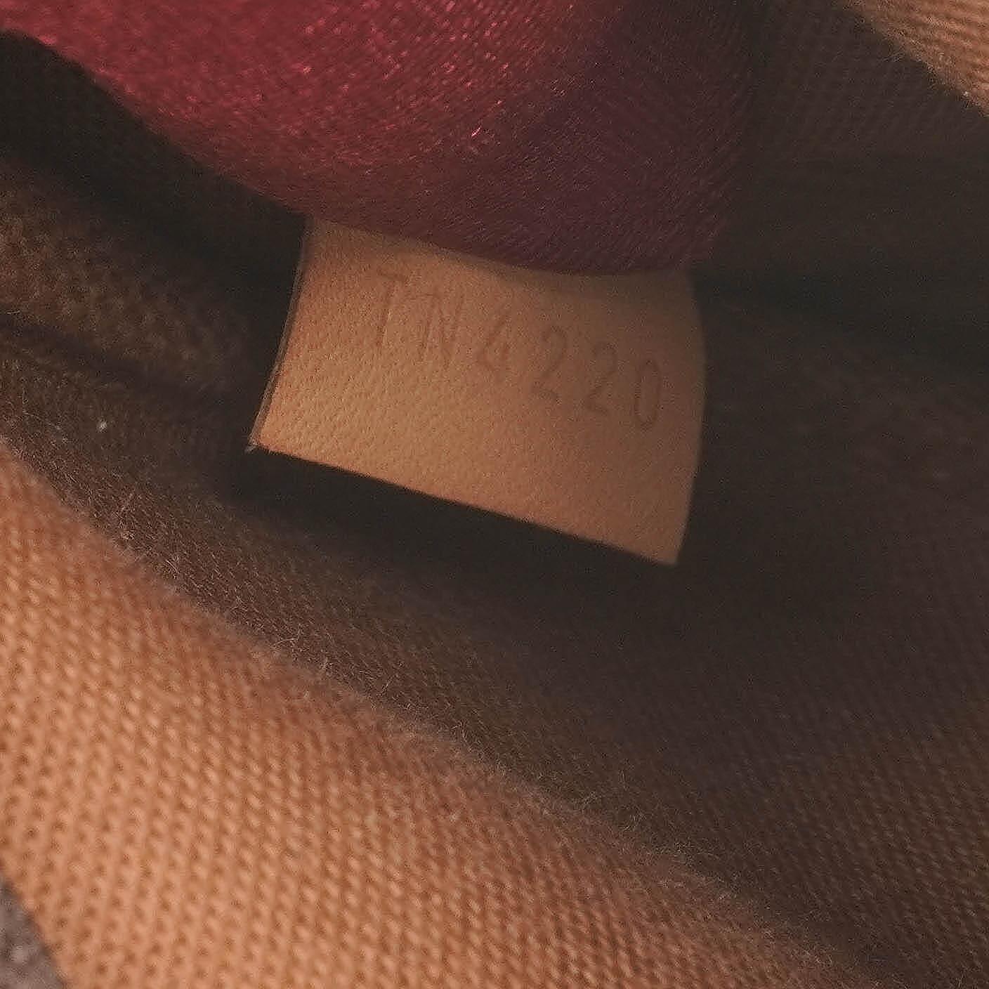 Louis Vuitton Multi Pochette Accessoires Schultertasche aus Monogram Canvas