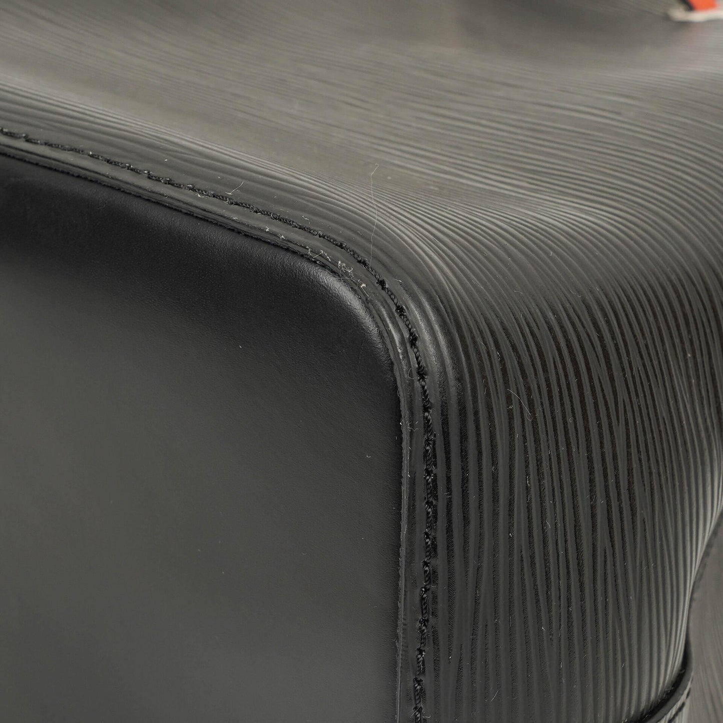 Louis Vuitton NéoNoé BB Tasche aus Epi-Leder in Noir Safran