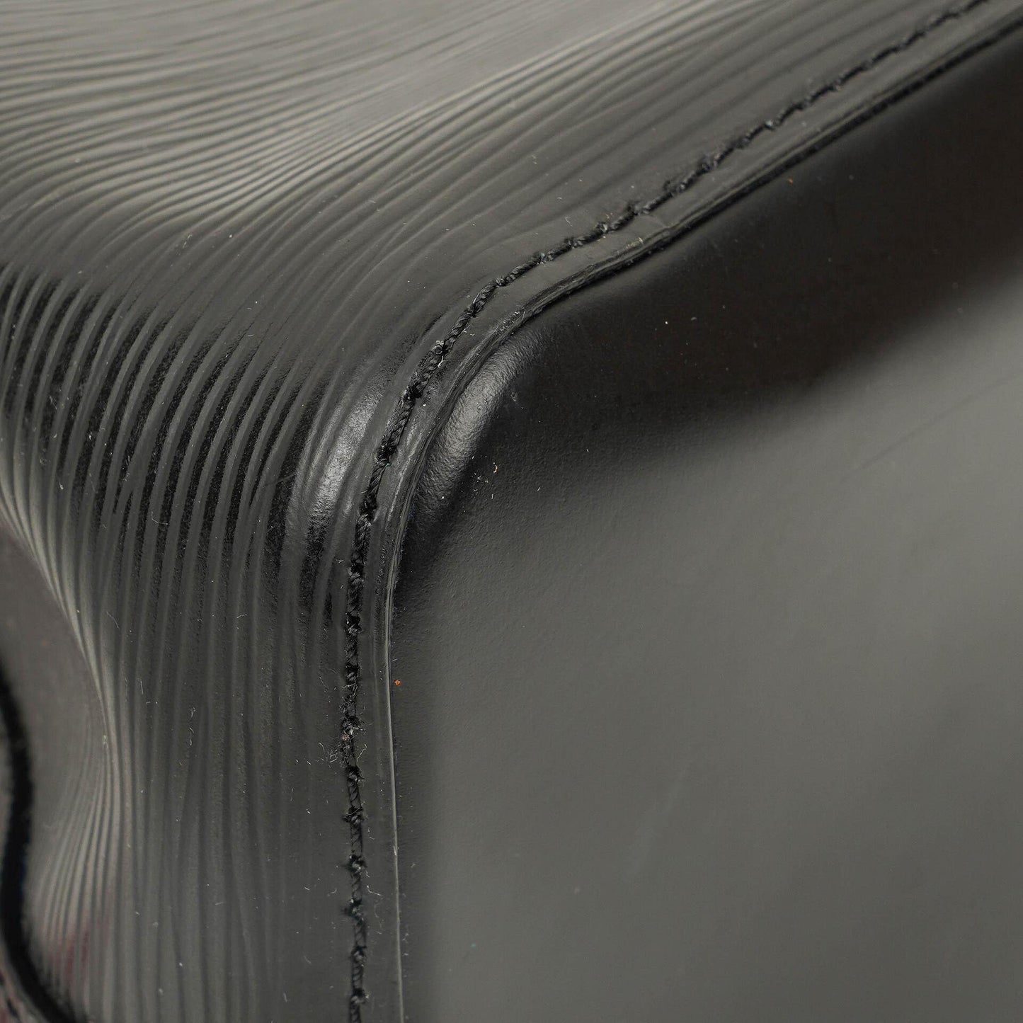 Louis Vuitton NéoNoé BB Tasche aus Epi-Leder in Noir Safran