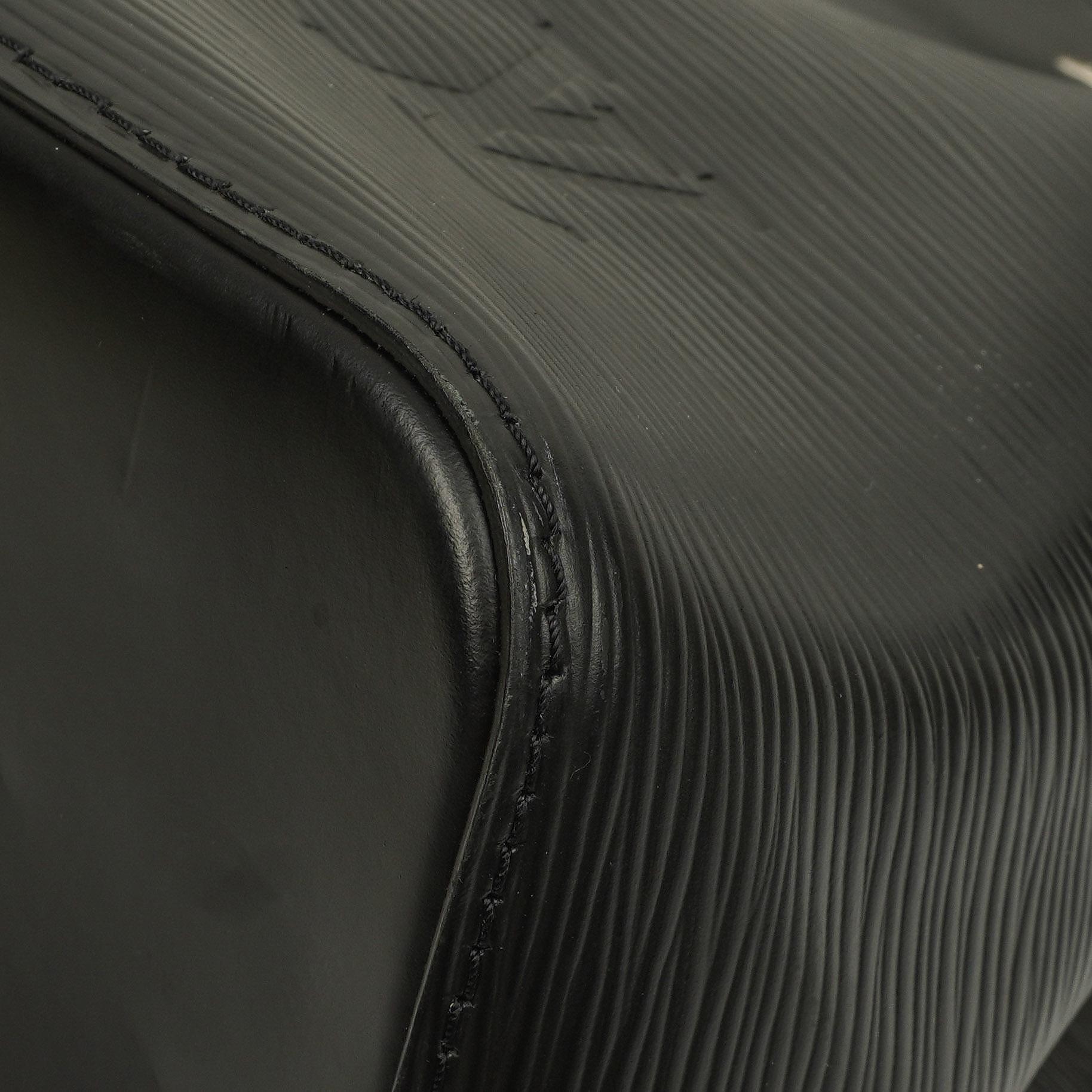 Louis Vuitton NéoNoé Bucket Tasche aus schwarzem Noir Epi Leder mit Kordelzug, 2020