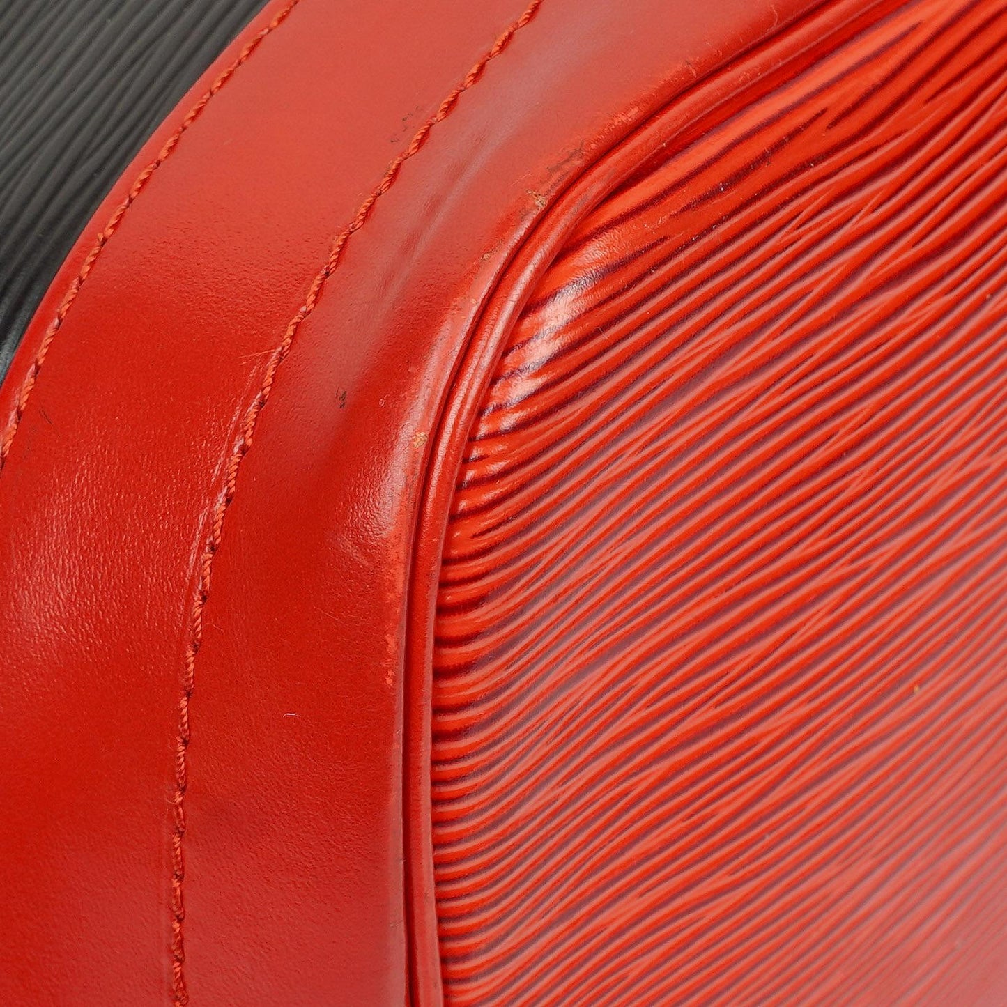 Louis Vuitton Noe Grande GM Schwarz und Rot Epi Leder Schultertasche