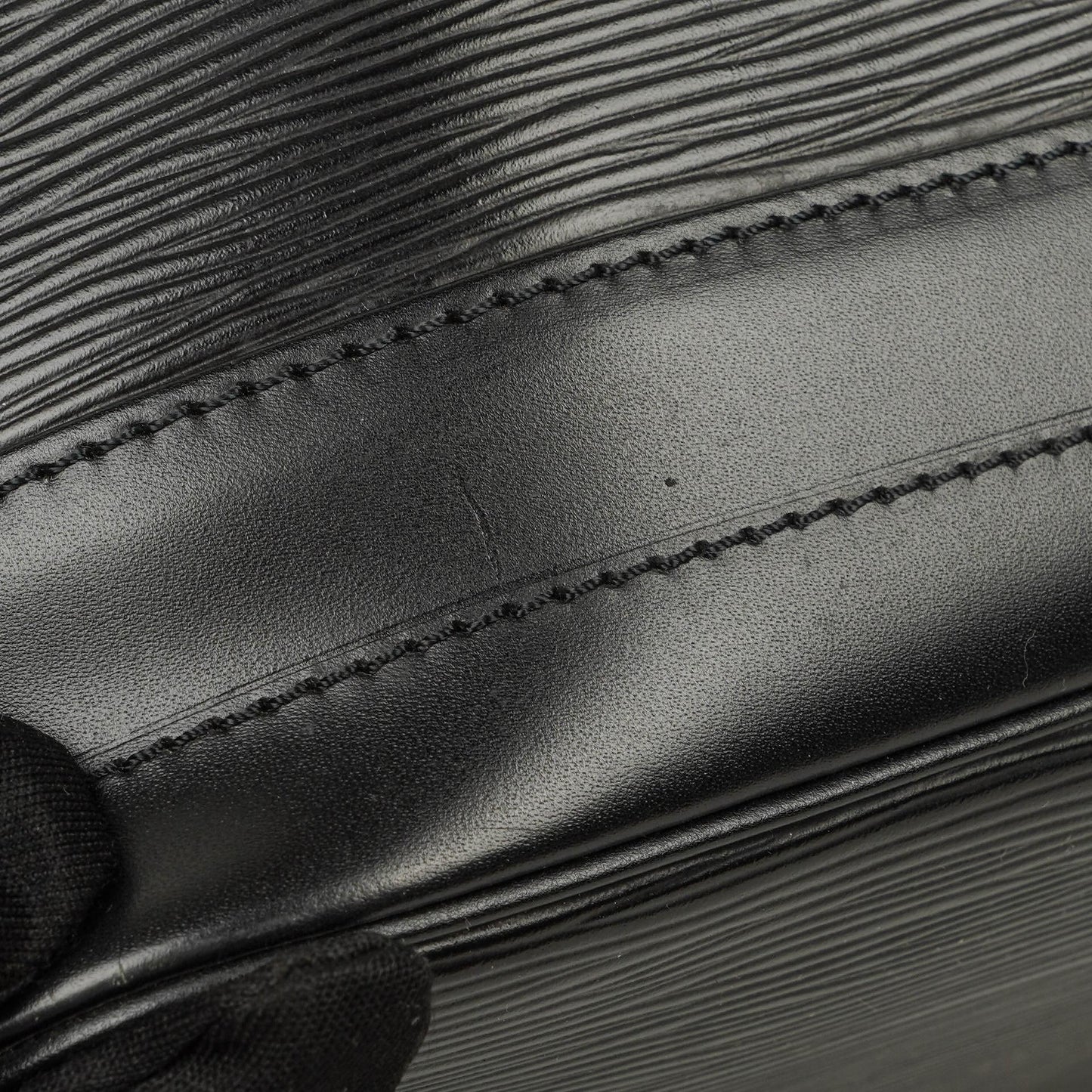 Louis Vuitton Noé Grande GM Schultertasche aus schwarzem Epi-Leder