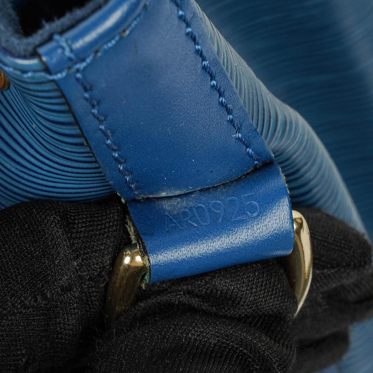 Louis Vuitton Noé Grande GM Schultertasche aus blauem Epi-Leder