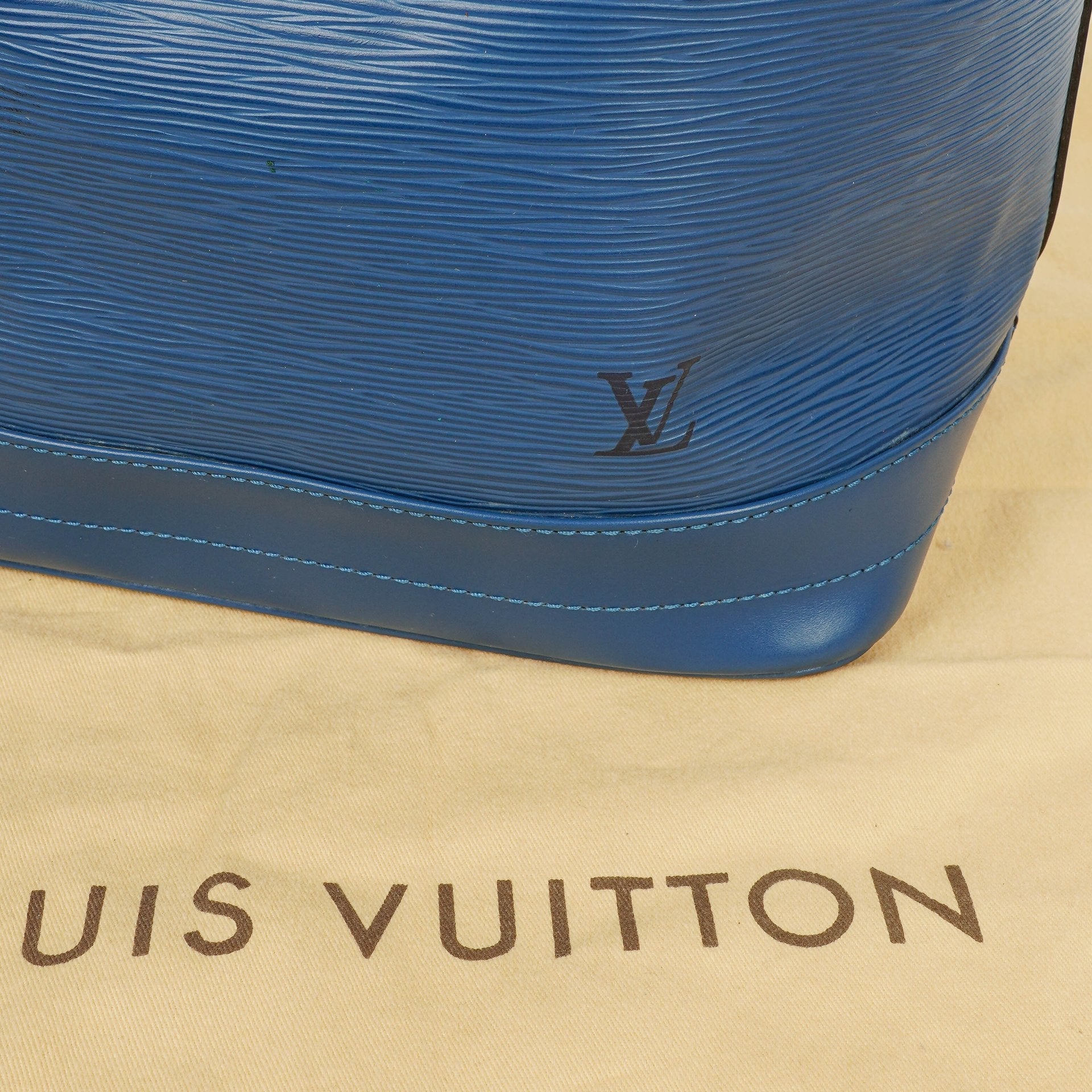 Louis Vuitton Noé Grande GM Schultertasche aus blauem Epi-Leder